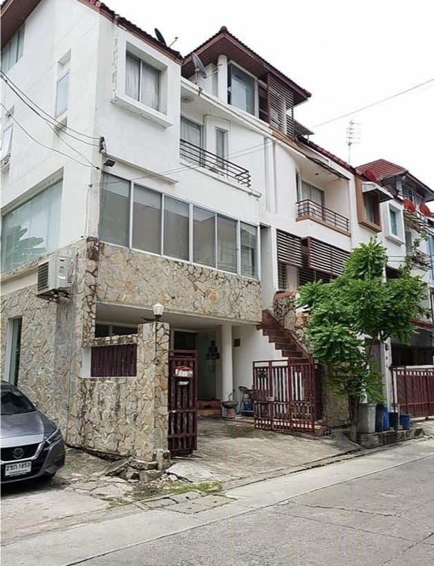 ทาวน์เฮ้าส์ สินธานี รัชดา-ลาดพร้าว 80 วังทองหลาง