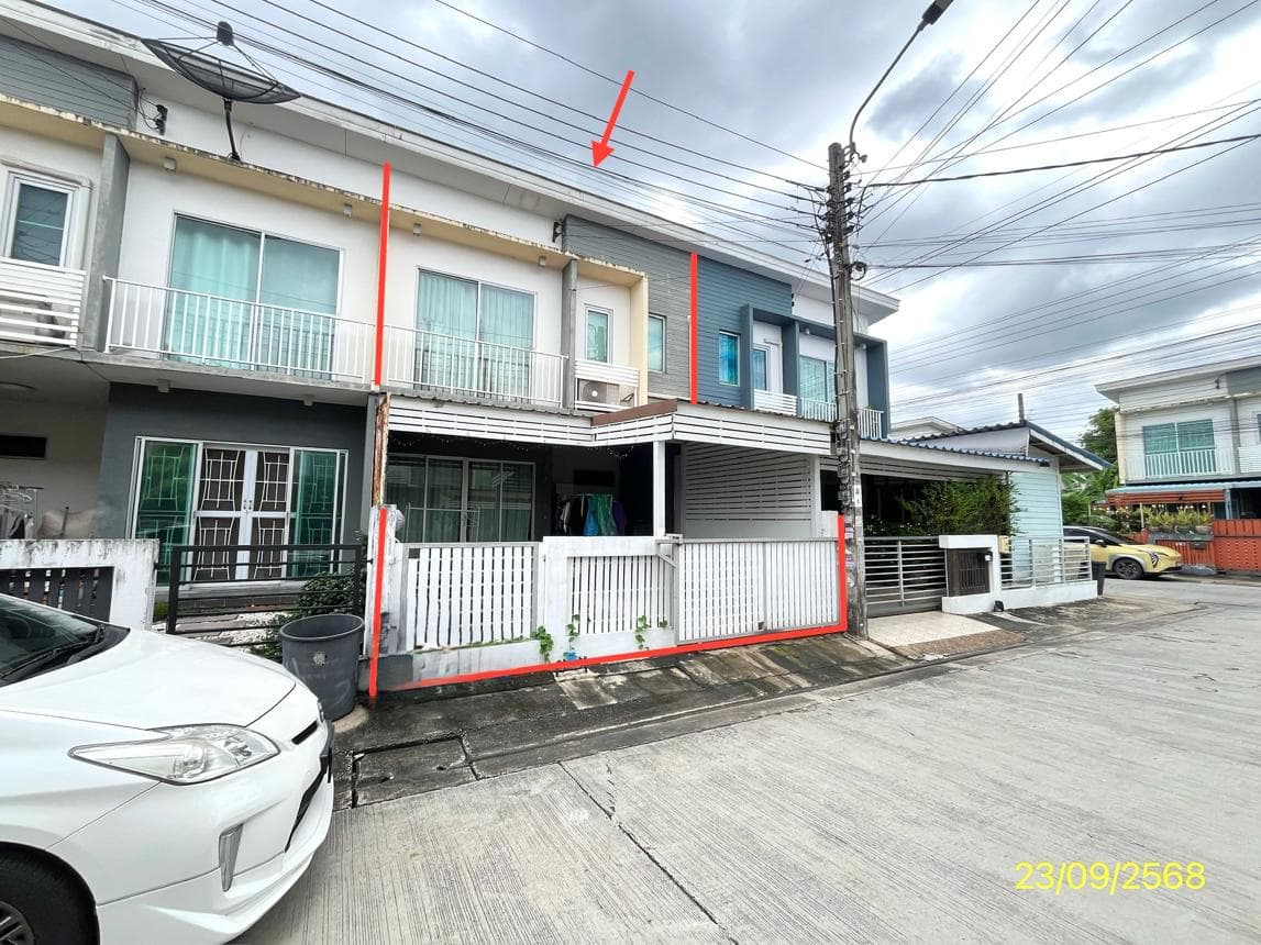 ทาวน์เฮ้าส์ เดอะคอนเนค รามอินทรา - มีนบุรี เขตมีนบุรี กรุงเทพฯ 3 ห้องนอน 2 ห้องน้ำ พื้นที่ 102.45 ตร.ม. บนที่ดิน 18.2 ตร.ว. ทำเลศักยภาพใกล้รถไฟฟ้าและแหล่งอำนวยความสะดวก ราคาพิเศษ 2.3 ล้าน