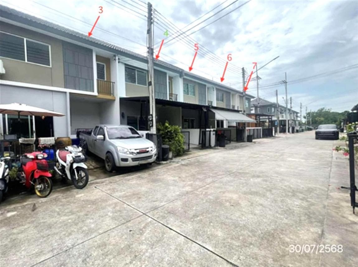 ทาวน์เฮ้าส์ พฤกษา 137 ท่าสะอ้าน บางปะกง ฉะเชิงเทรา 3 ห้องนอน 2 ห้องน้ำ พื้นที่ 98.04 ตร.ม. ทำเลศักยภาพใกล้นิคมอุตสาหกรรม เดินทางสะดวก ราคาเพียง 1.85 ล้าน