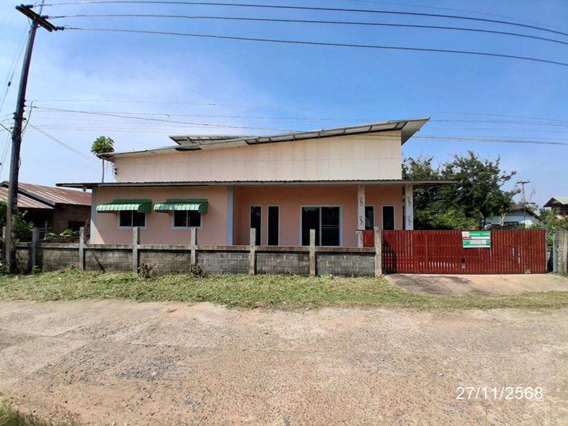 บ้านเดี่ยว บ้านดอนเจริญ พนมไพร พนมไพร ร้อยเอ็ด พื้นที่ 18 ตร.ว. พื้นที่ใช้สอย 214.45 ตร.ม. 3 ห้องนอน 2 ห้องน้ำ