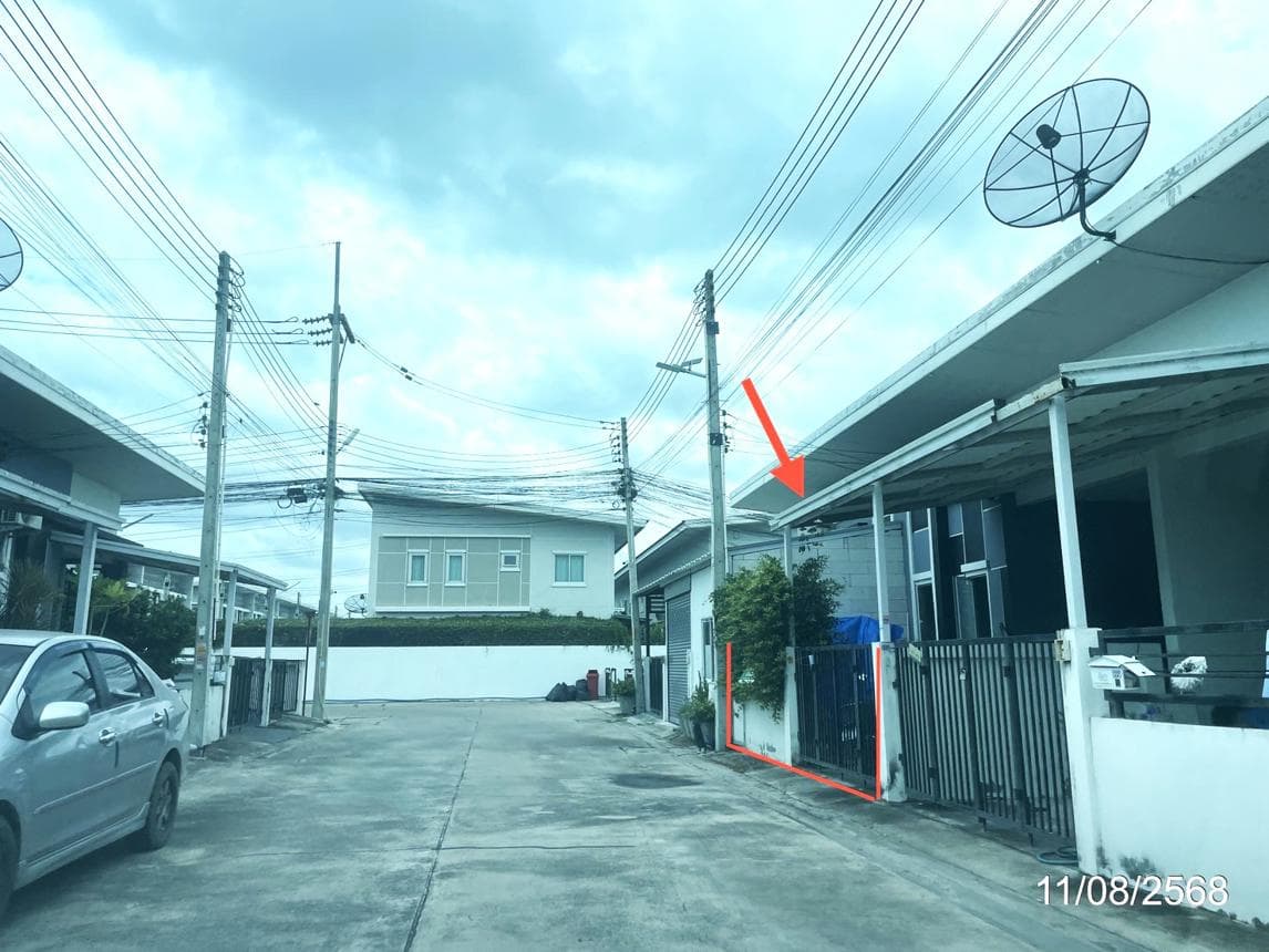 ทาวน์เฮ้าส์ ประภัสสรวิลล์ หนองตำลึง พานทอง ชลบุรี 2 ห้องนอน 1 ห้องน้ำ พื้นที่ 77.4 ตร.ม. บนเนื้อที่ 21.6 ตร.ว. ทำเลใกล้นิคมฯ ราคาล้านต้นๆ