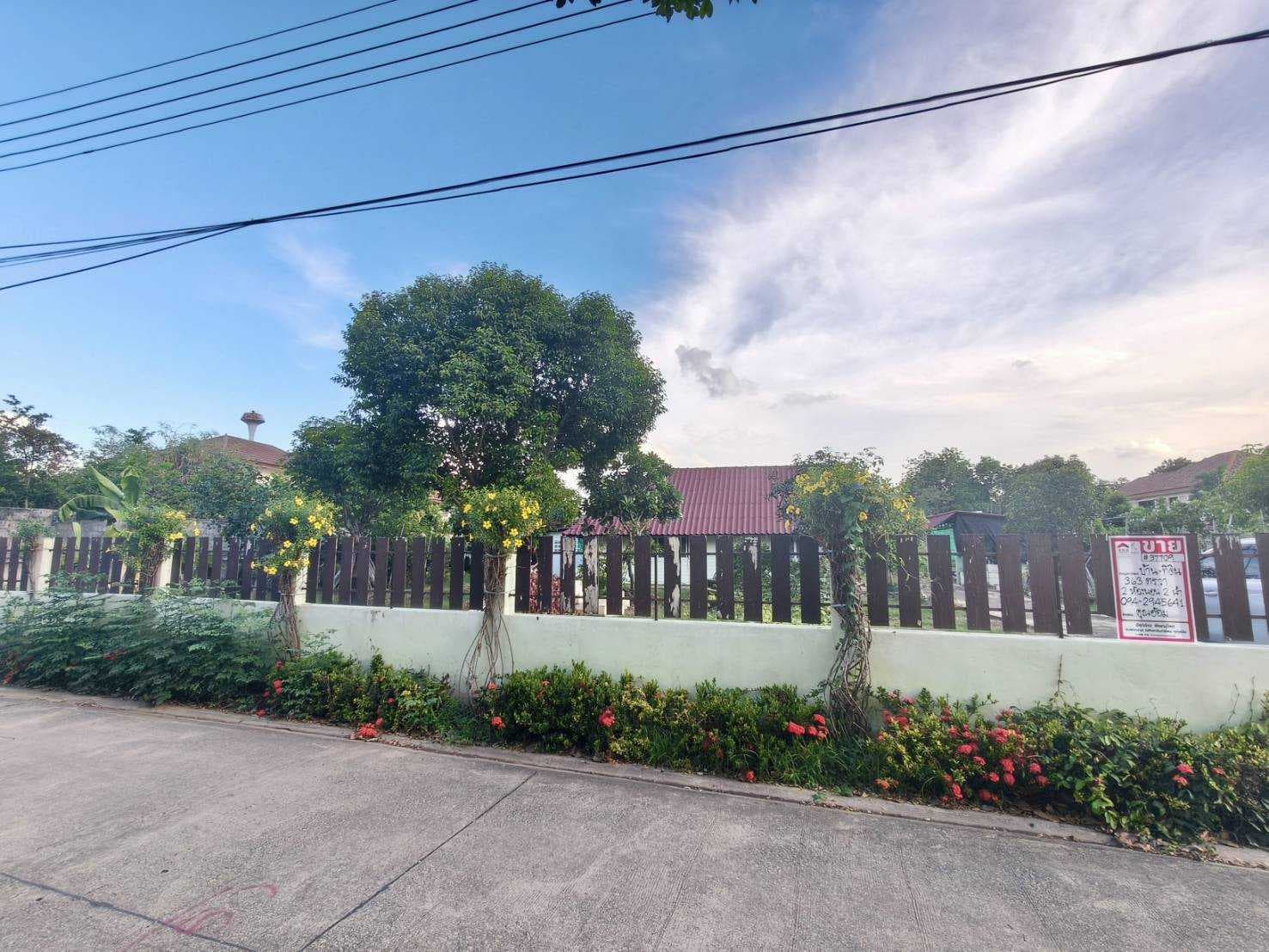 บ้านพร้อมที่ดินผืนใหญ่ ใกล้สี่แยกวุ่นวาย ทำเลเมือง บรรยากาศส่วนตัว