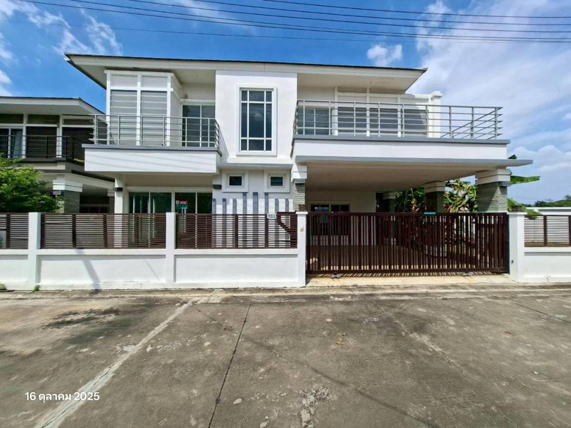 บ้านเดี่ยว โกลเด้น แซนด์ วิลเลจ ลำพยา เมืองนครปฐม 4 ห้องนอน 3 ห้องน้ำ พื้นที่กว้างขวาง 212.08 ตร.ม. บนที่ดินใหญ่ 89 ตร.ว. ทำเลศักยภาพใกล้ใจกลางเมือง ราคาพิเศษ 8.7 ล้าน
