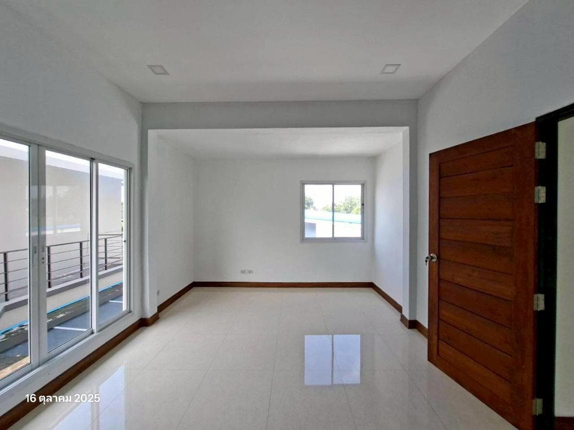 บ้านเดี่ยว โกลเด้น แซนด์ วิลเลจ ลำพยา เมืองนครปฐม 4 ห้องนอน 3 ห้องน้ำ พื้นที่กว้างขวาง 212.08 ตร.ม. บนที่ดินใหญ่ 89 ตร.ว. ทำเลศักยภาพใกล้ใจกลางเมือง ราคาพิเศษ 8.7 ล้าน