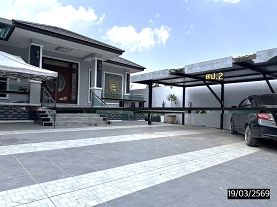 ขายบ้านเดี่ยวชั้นเดียว พื้นที่ใช้สอยกว้างขวาง 203.5 ตร.ม. อ.เชียงขวัญ จ.ร้อยเอ็ด เนื้อที่ 39.7 ตร.ว. ทำเลสงบ เป็นส่วนตัว บรรยากาศดี