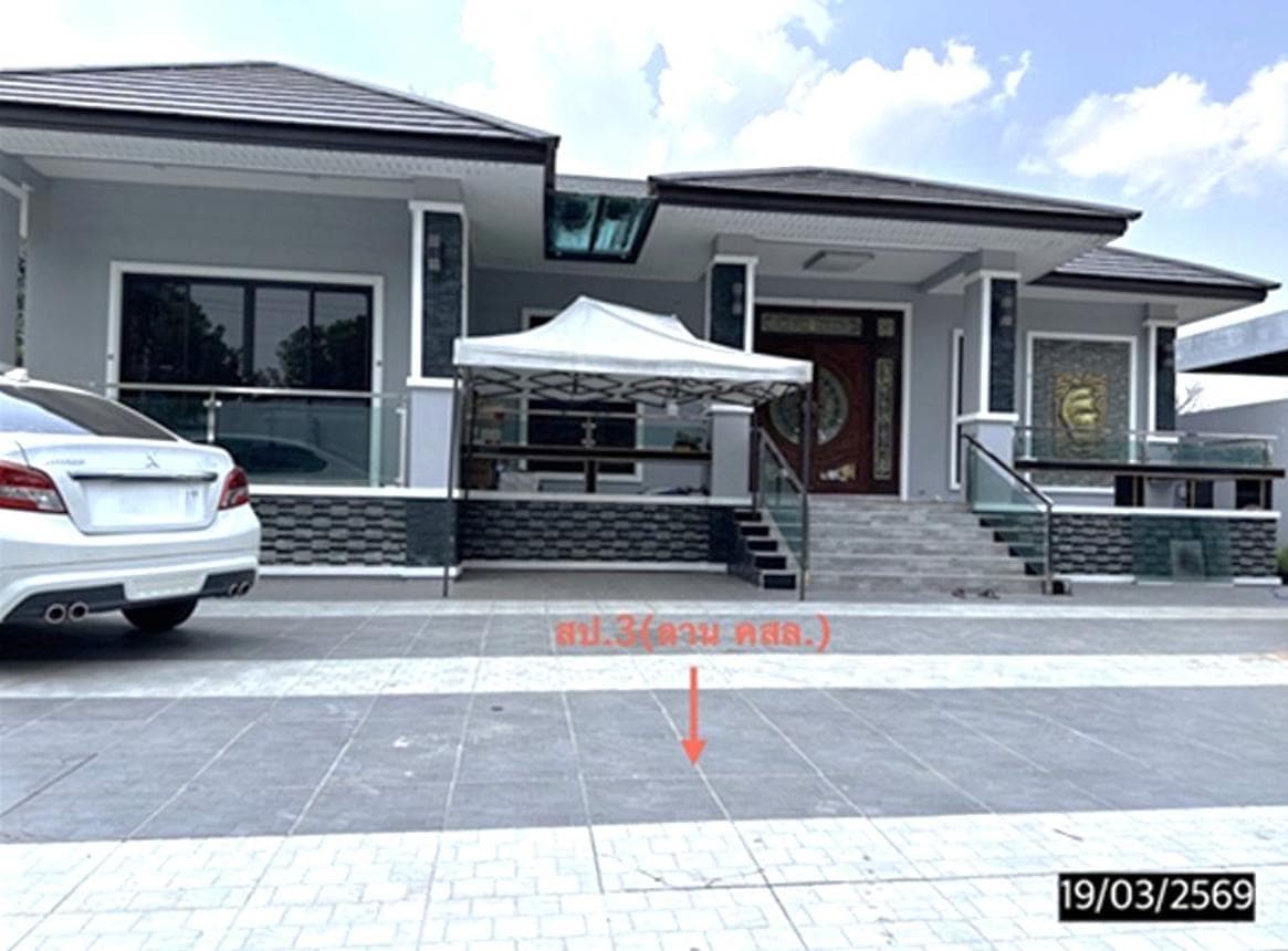 ขายบ้านเดี่ยวชั้นเดียว พื้นที่ใช้สอยกว้างขวาง 203.5 ตร.ม. อ.เชียงขวัญ จ.ร้อยเอ็ด เนื้อที่ 39.7 ตร.ว. ทำเลสงบ เป็นส่วนตัว บรรยากาศดี
