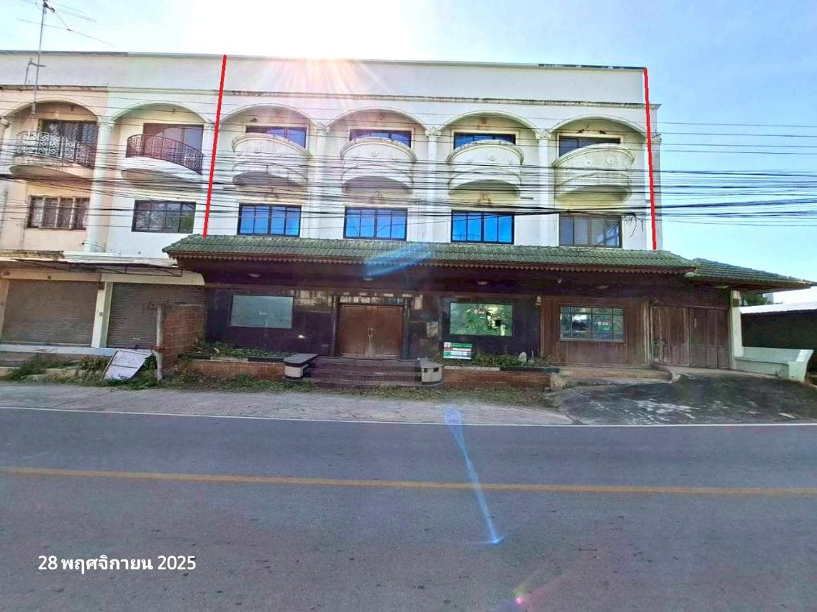 อาคารพาณิชย์ ลาดใหญ่ เมืองสมุทรสงคราม 10 ห้องนอน 4 ห้องน้ำ พื้นที่ 906 ตร.ม. บนที่ดิน 84.7 ตร.ว. หลังใหญ่พื้นที่ใช้สอยเยอะมาก ทำเลศักยภาพ ราคา 10.44 ล้าน