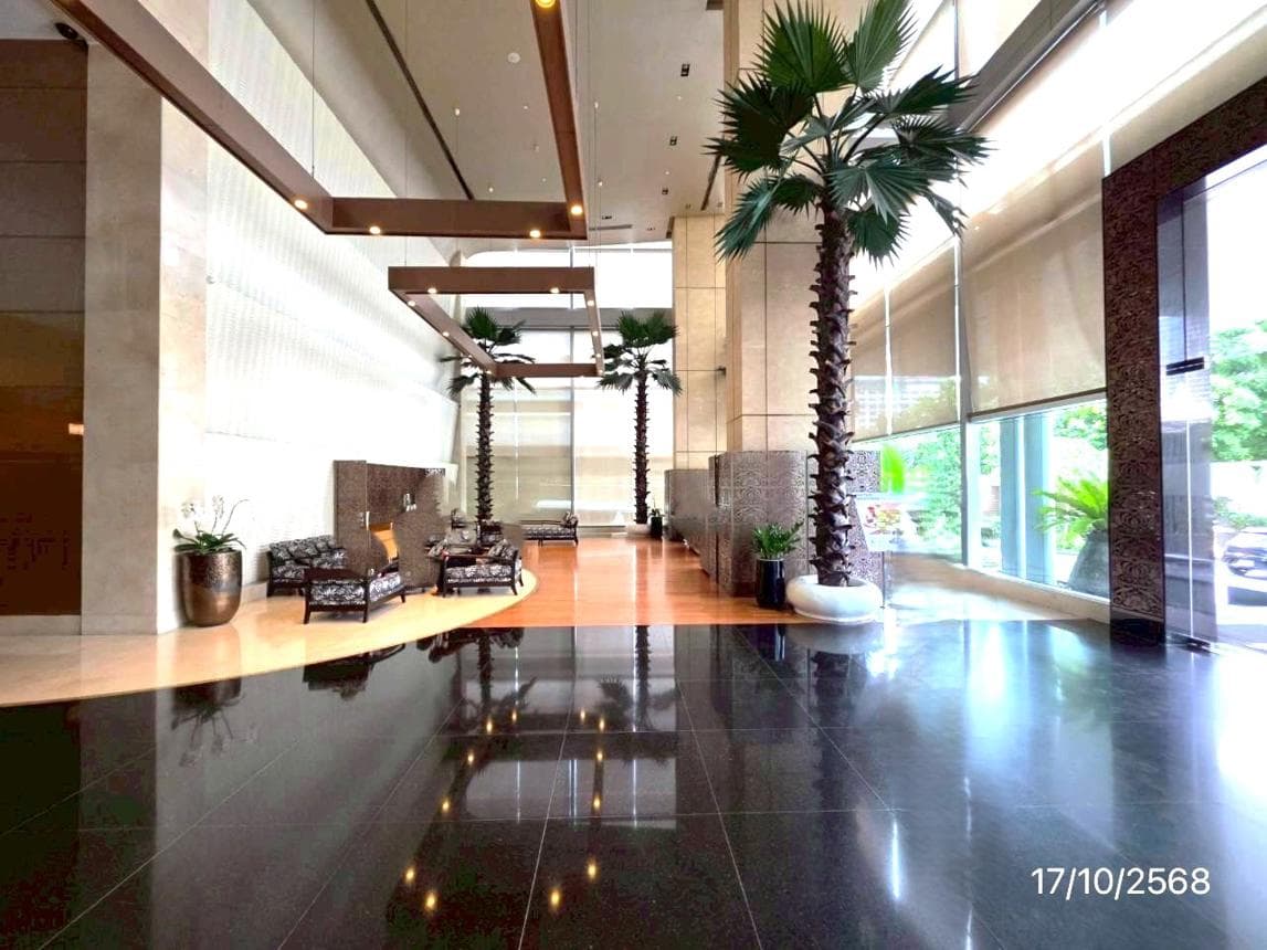 ขายคอนโดหรู เออร์บานา สาทร (Urbana Sathorn) 2 ห้องนอน 114.57 ตร.ม. ทำเลทอง CBD สาทรใต้ ใกล้ BTS