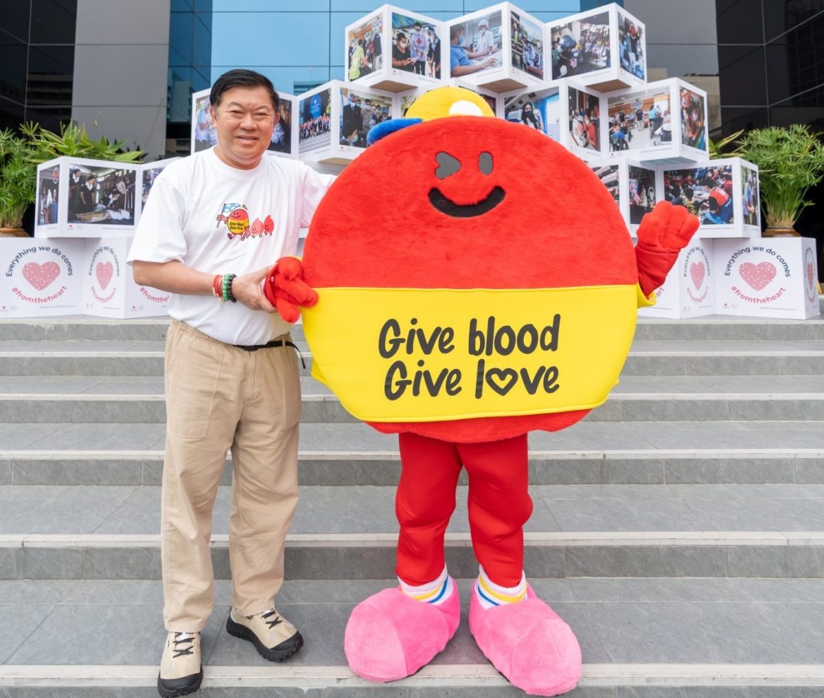 เทิดพระเกียรติครบรอบ 72 พรรษา กลุ่มเซ็นทรัล รวมพลังทำดี บริจาคโลหิต “Central Tham Give Blood Give Love” รับบริจาคโลหิต 25 ล้านซีซีในปี 68