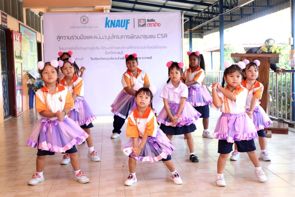 การแสดงของน้อง ๆ