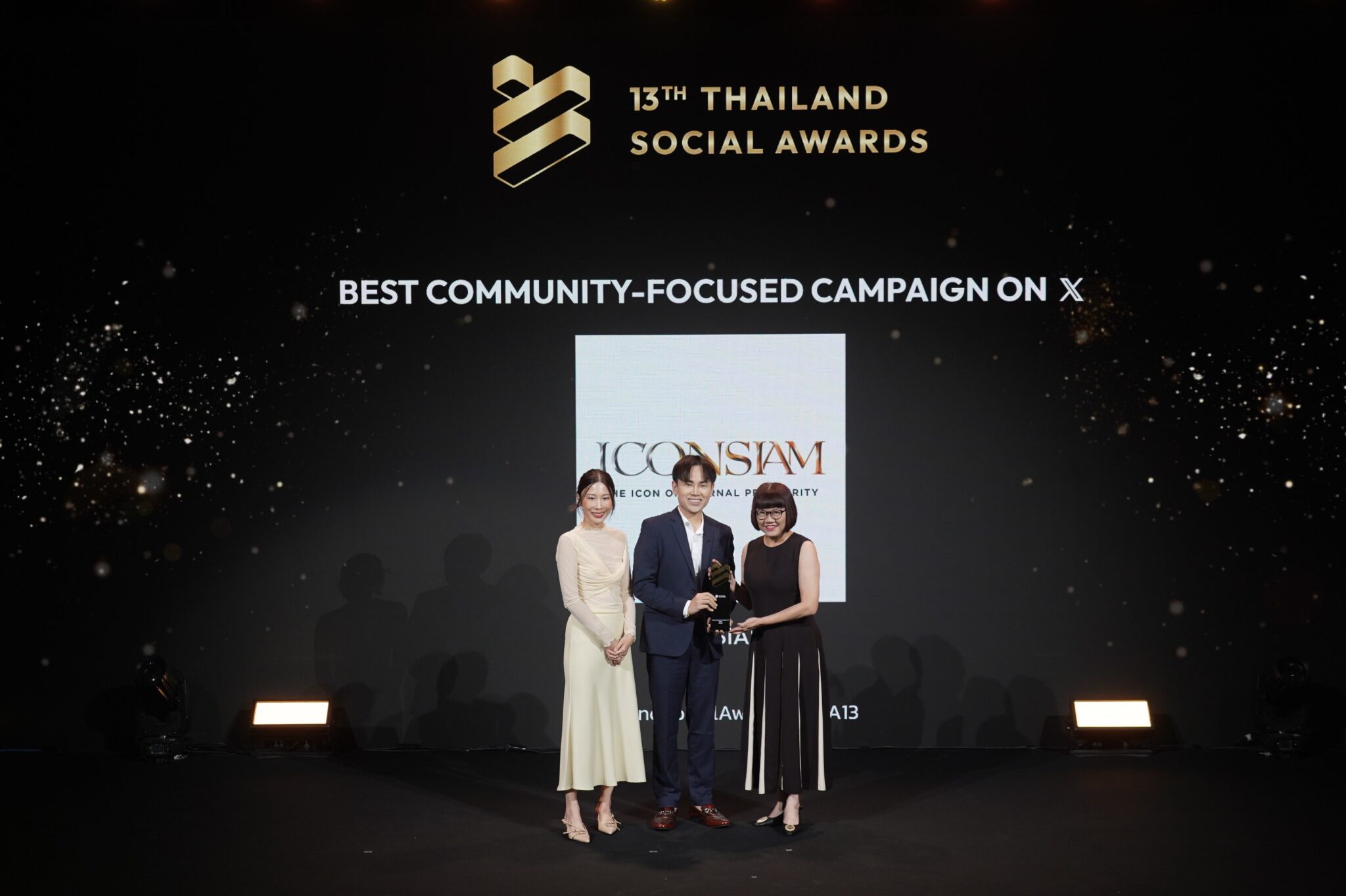1.ไอคอนสยาม คว้ารางวัลชนะเลิศ Best Community Focused Campaign On X Copy