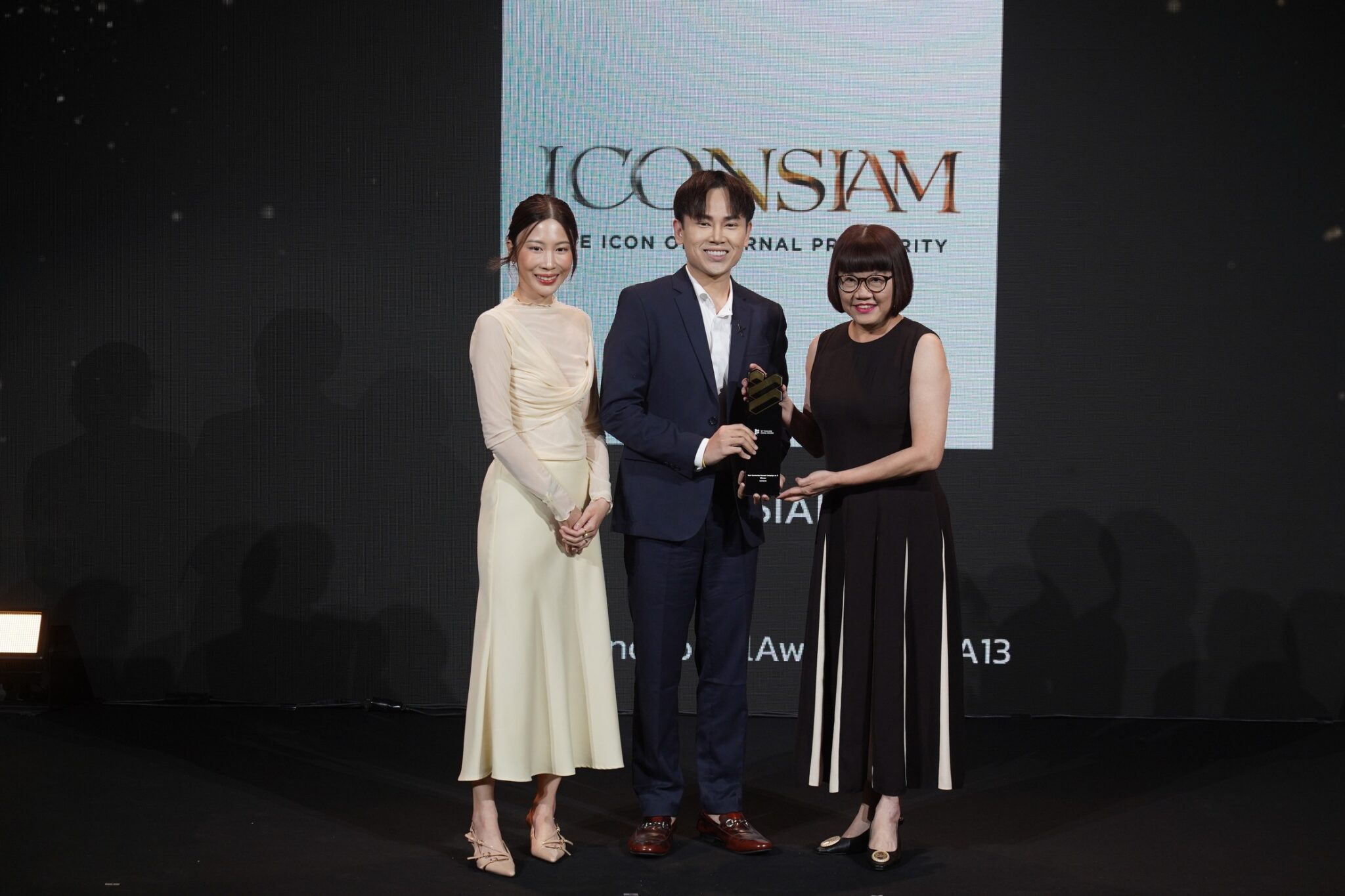 2.ไอคอนสยาม คว้ารางวัลชนะเลิศ Best Community Focused Campaign On X Copy