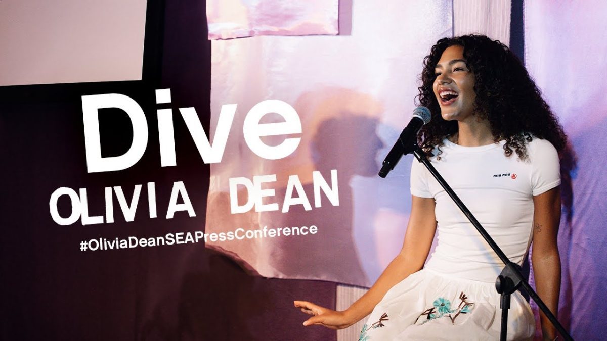 Olivia Dean ร้องสดคลิปเต็ม “Dive”, “The Hardest Part” Acoustic Live ในไทย ทำทุกคนตกอยู่ในภวังค์ ในงาน SEA Press Conference in Bangkok