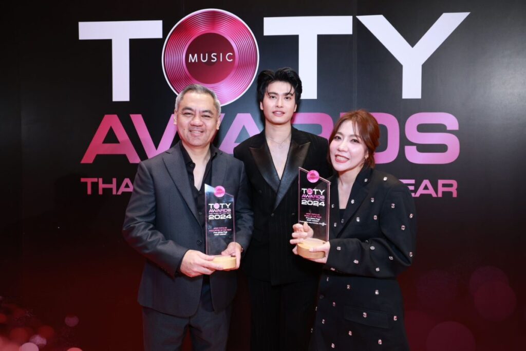“คุณจี๊บ เทพอาจ” นำทีมศิลปิน LOVEiS ENTERTAINMENT “NONT TANONT” คว้า 2 รางวัลใหญ่ งาน “TOTY MUSIC AWARDS”