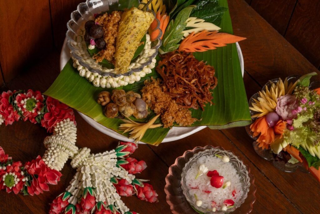 เปิดตำรับเมนูข้าวแช่ตำรับชาววังกว่า 30 ปี ณ โรงแรมอนันตรา สยาม กรุงเทพฯ