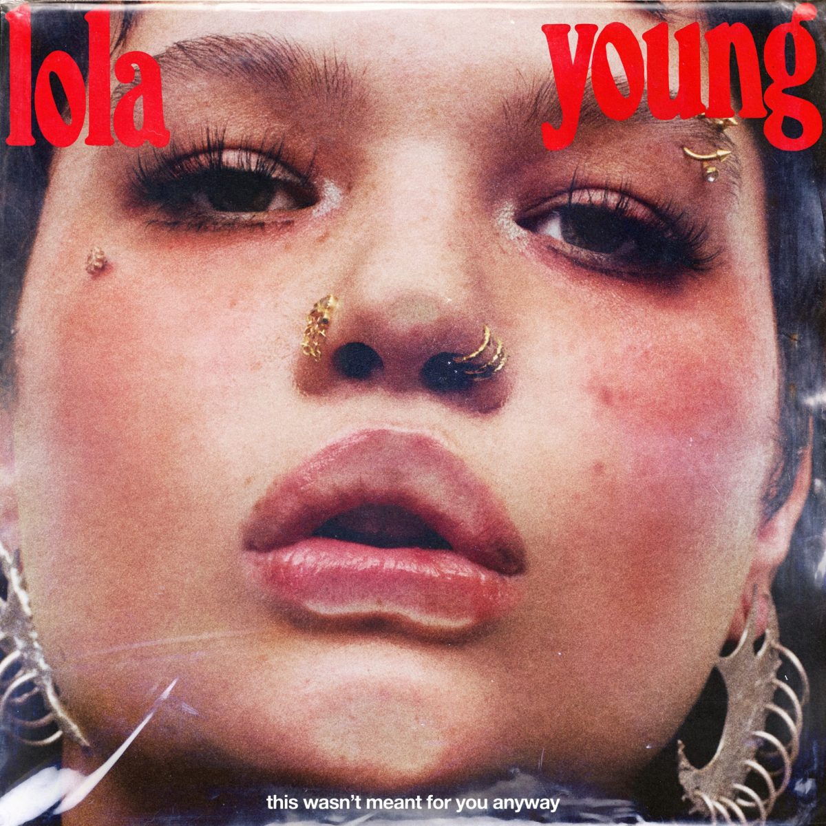 Lola Young กับเวทีที่สุดแสนจะ “Messy” โดนใจวัยรุ่น ในงาน BRIT Awards 2025 ตอกย้ำตำแหน่งศิลปินรุ่นใหม่ที่น่าจับตามองในปีนี้