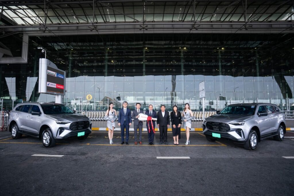 ท่าอากาศยานไทยเชื่อมั่นอีซูซุ เลือกรถ MU-X “THE NEXT PEAK” 90 คัน ให้บริการ AOT LIMOUSINE ท่าอากาศยานสุวรรณภูมิ