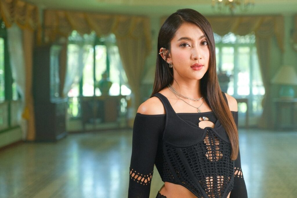 “นางร้าย” มิวสิกวิดีโอใหม่จาก แพรว รัตนาพร เผยเบื้องหลังดราม่าวงการบันเทิง