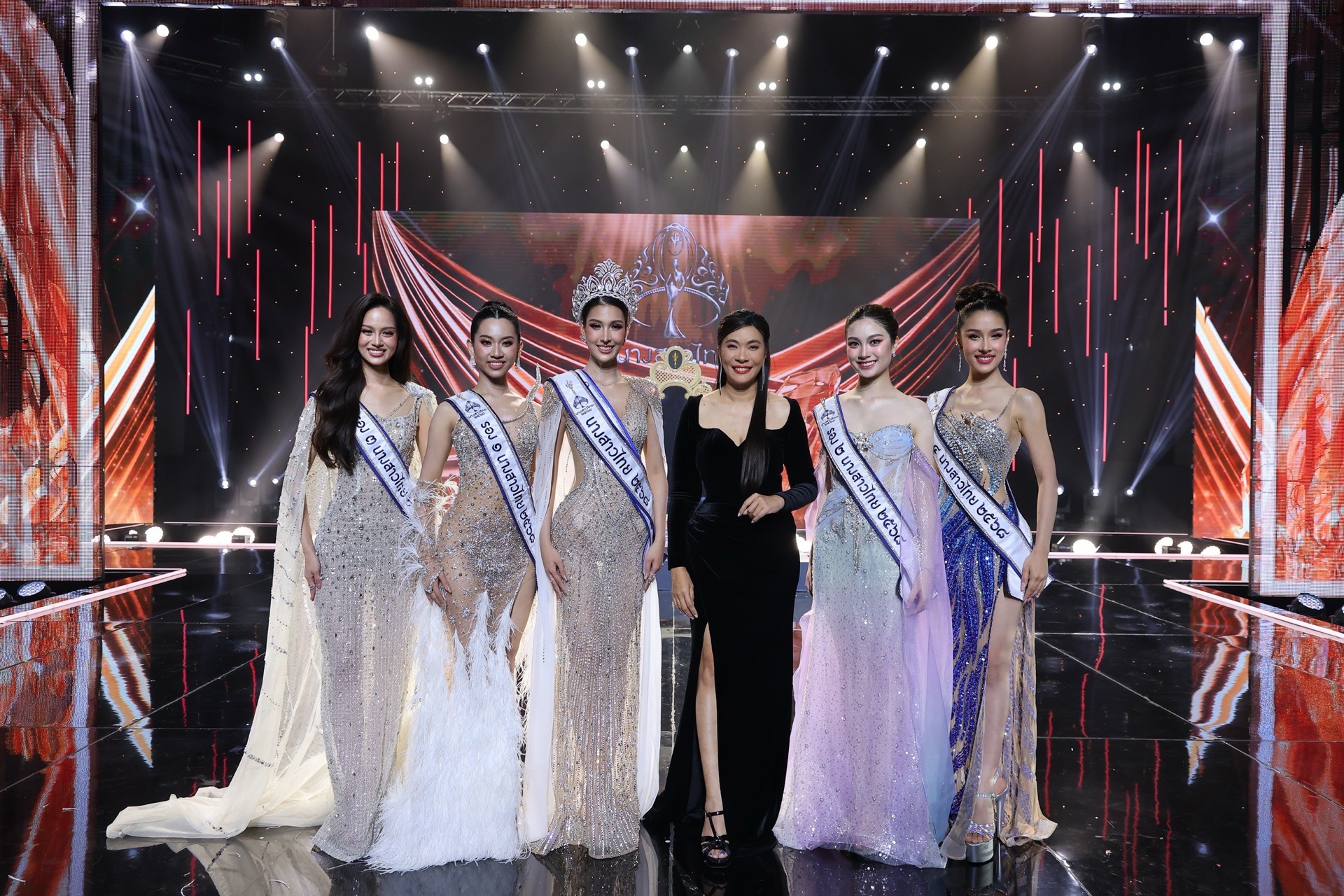 15.คุณพชร ประพันธ์วัฒนะ แสดงความยินดีกับ Top 5 นางสาวไทย