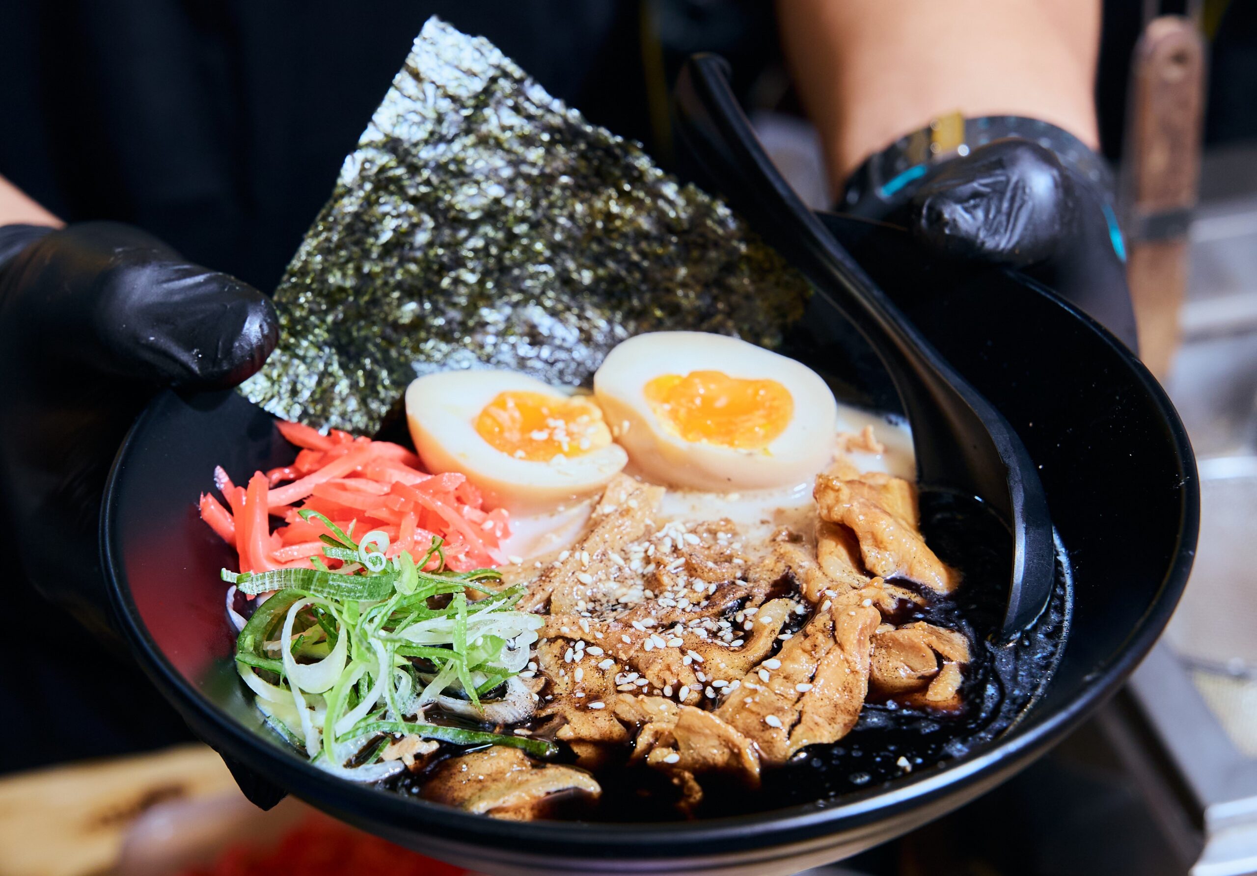 3] ราเมนสูตรเด็ด ร้าน Kuro Kiiro