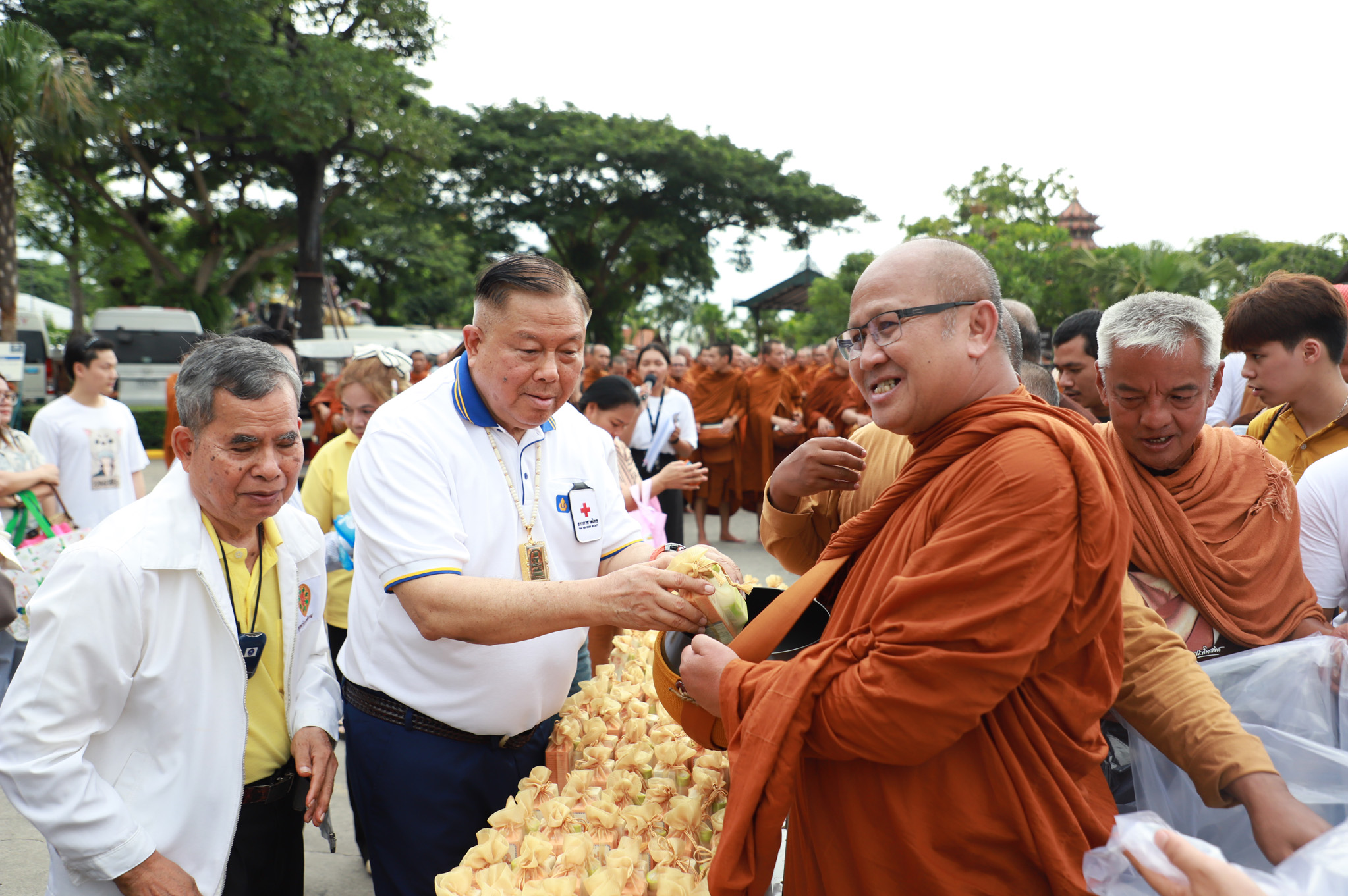 วิริยะประกันภัย สนับสนุนรถประกอบอาหารเพื่อนพึ่ง (ภาฯ) เพื่อช่วยเหลือผู้ประสบภัย น้อมถวายเป็นพระราชกุศล ร.10