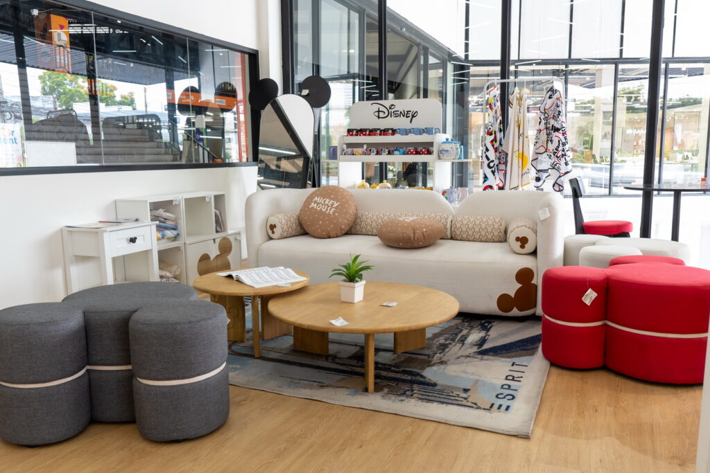 เอสบี ปักหมุดเชียงใหม่ เปิดโมเดลโชว์รูมใหม่ “เอสบี ดีไซน์ โซลูชัน” สาขาที่ 2 บุกตลาดภาคเหนือเต็มรูปแบบ พร้อมเปิดเวที Young Designer Award ร่วมกับมหาวิทยาลัยเชียงใหม่ หนุนดีไซน์เนอร์รุ่นใหม่ใช้บ้านจริงเป็นเวทีโชว์ไอเดีย