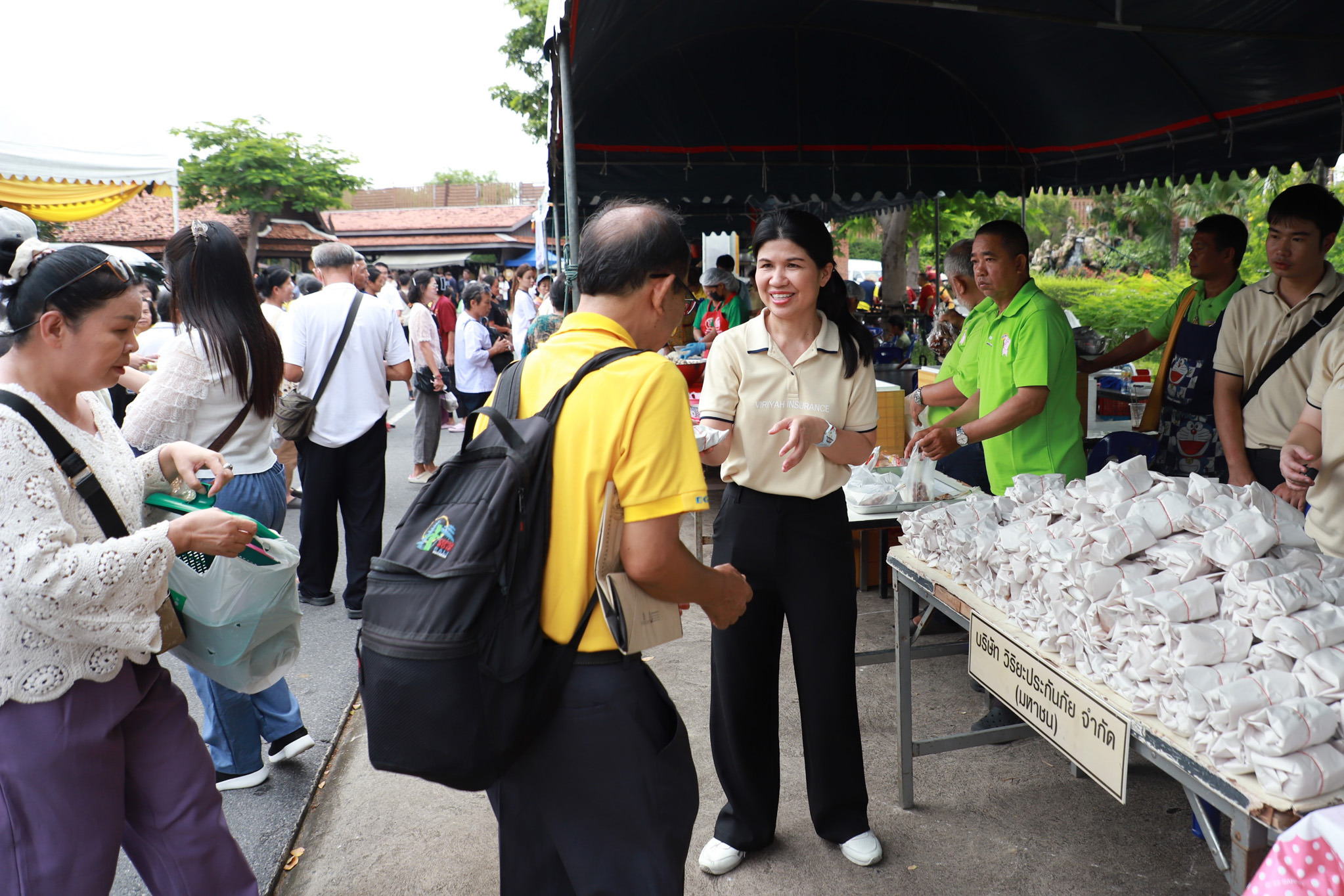 วิริยะประกันภัย สนับสนุนรถประกอบอาหารเพื่อนพึ่ง (ภาฯ) เพื่อช่วยเหลือผู้ประสบภัย น้อมถวายเป็นพระราชกุศล ร.10