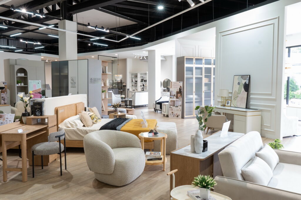 เอสบี ปักหมุดเชียงใหม่ เปิดโมเดลโชว์รูมใหม่ “เอสบี ดีไซน์ โซลูชัน” สาขาที่ 2 บุกตลาดภาคเหนือเต็มรูปแบบ พร้อมเปิดเวที Young Designer Award ร่วมกับมหาวิทยาลัยเชียงใหม่ หนุนดีไซน์เนอร์รุ่นใหม่ใช้บ้านจริงเป็นเวทีโชว์ไอเดีย