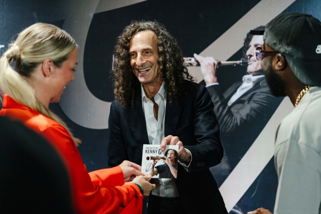 หูเคลือบทอง!! “kenny G” เปิดทัวร์เอเชียที่เมืองไทย!! บรรเลงเพลงฮิตชุดใหญ่ให้แฟน ๆ ฟินเต็มอิ่มตลอด 2 ชั่วโมงเต็ม!!