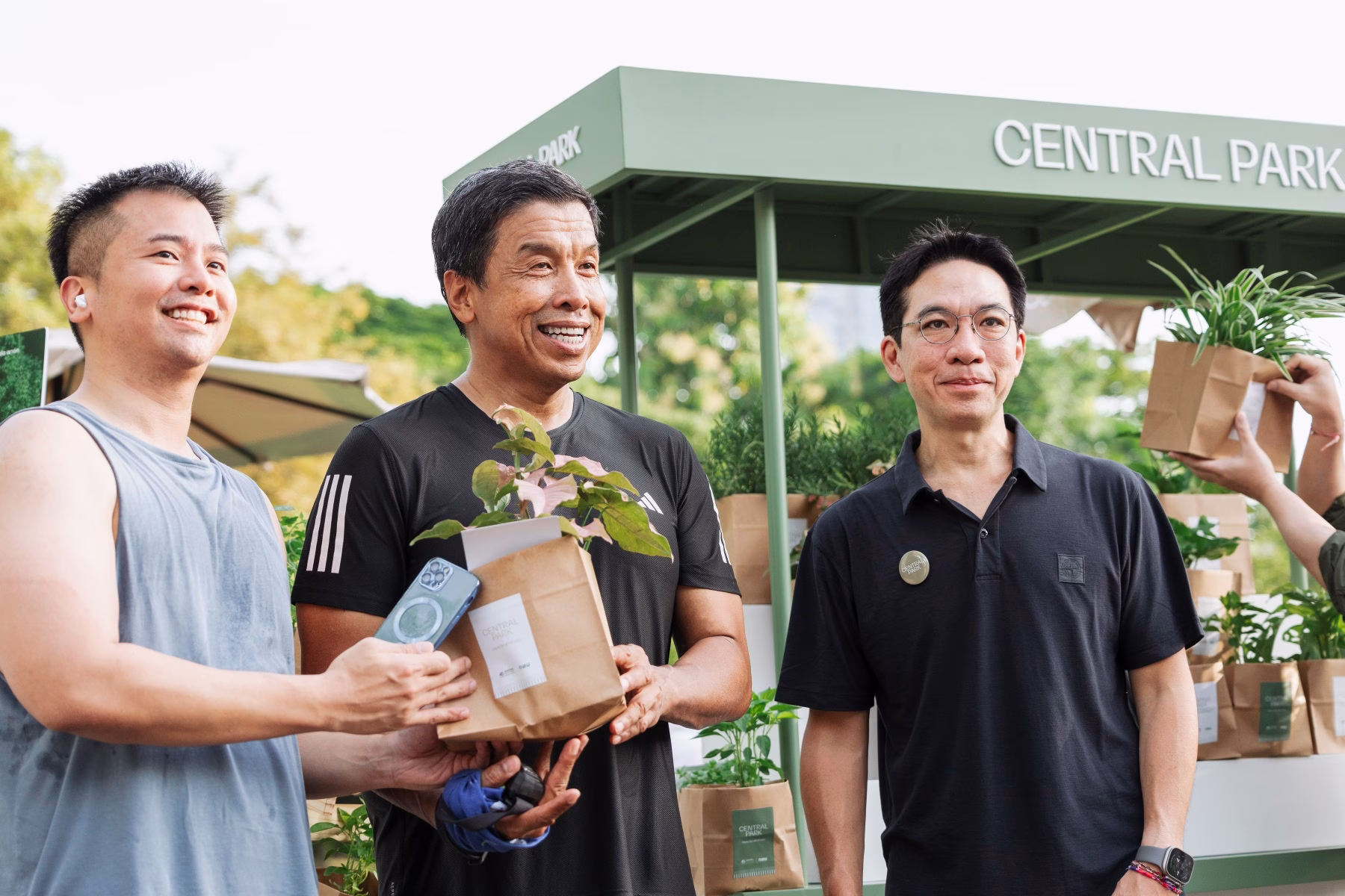 เซ็นทรัล พาร์ค จัดกิจกรรม Here For All Of You พลิกป้ายโฆษณาเป็นที่พักใจในสวนลุมพินี จับมือ กรุงเทพมหานคร สร้างพื้นที่ Well Being สำหรับทุกคน