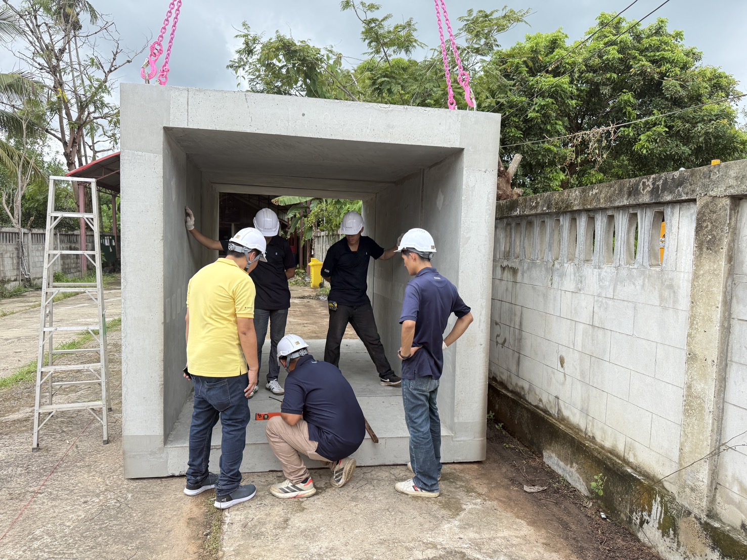 แสนสิริ ส่งมอบบังเกอร์นวัตกรรมพรีคาสท์ เสริมความปลอดภัย พี่น้องพื้นที่สีแดงชายแดนไทย