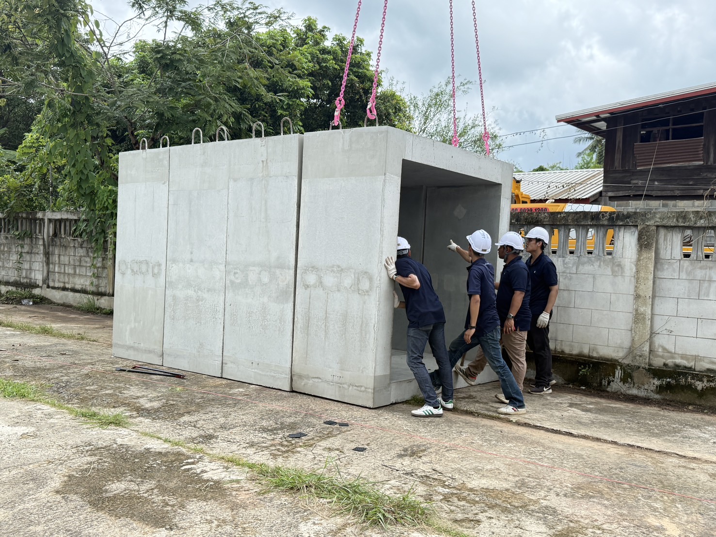 แสนสิริ ส่งมอบบังเกอร์นวัตกรรมพรีคาสท์ เสริมความปลอดภัย พี่น้องพื้นที่สีแดงชายแดนไทย