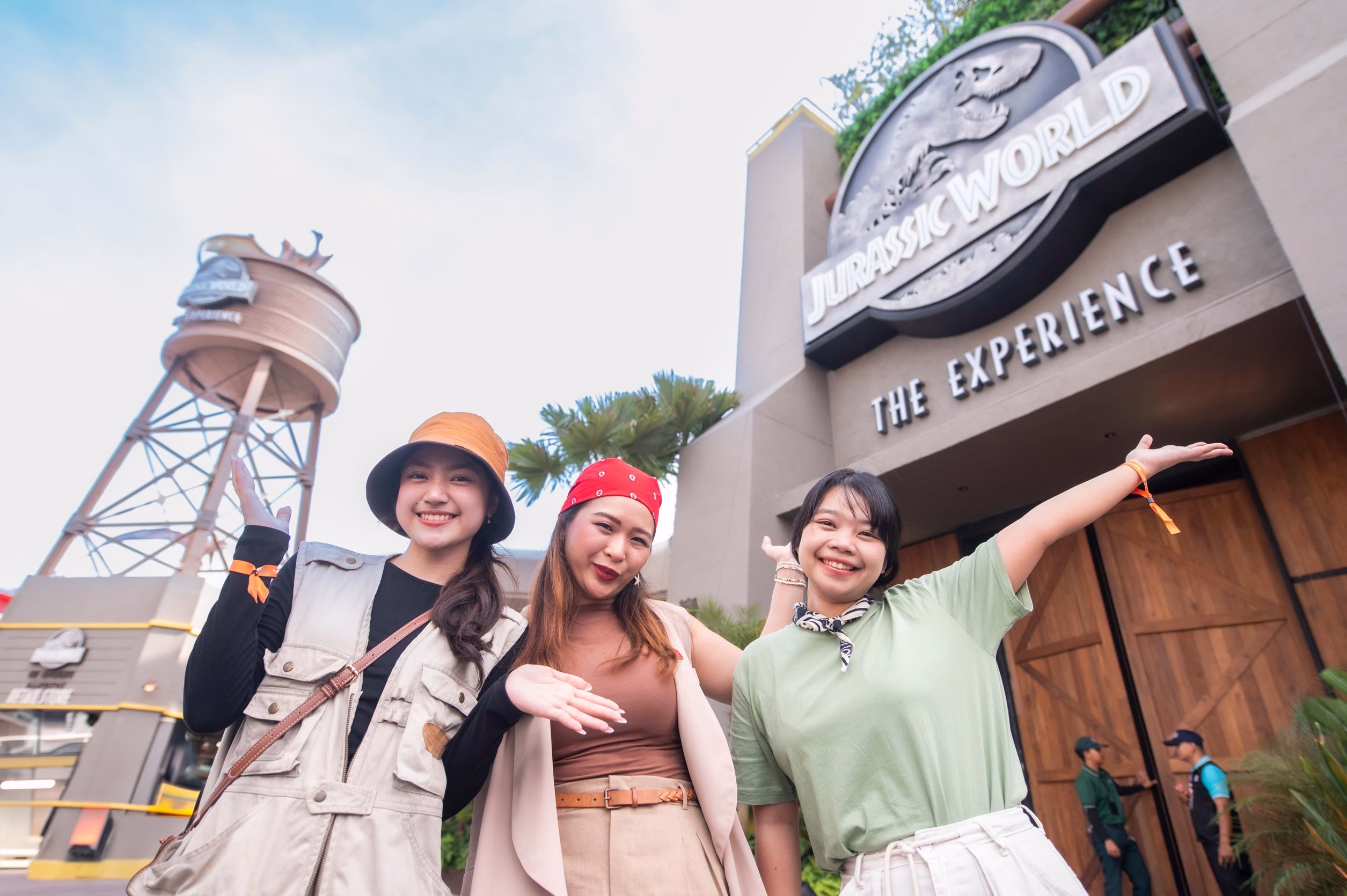 เคทีซี – Awc พาครอบครัวไทยผจญภัยจูราสสิค เวิลด์ ดันท่องเที่ยว การเรียนรู้นอกห้องเรียน