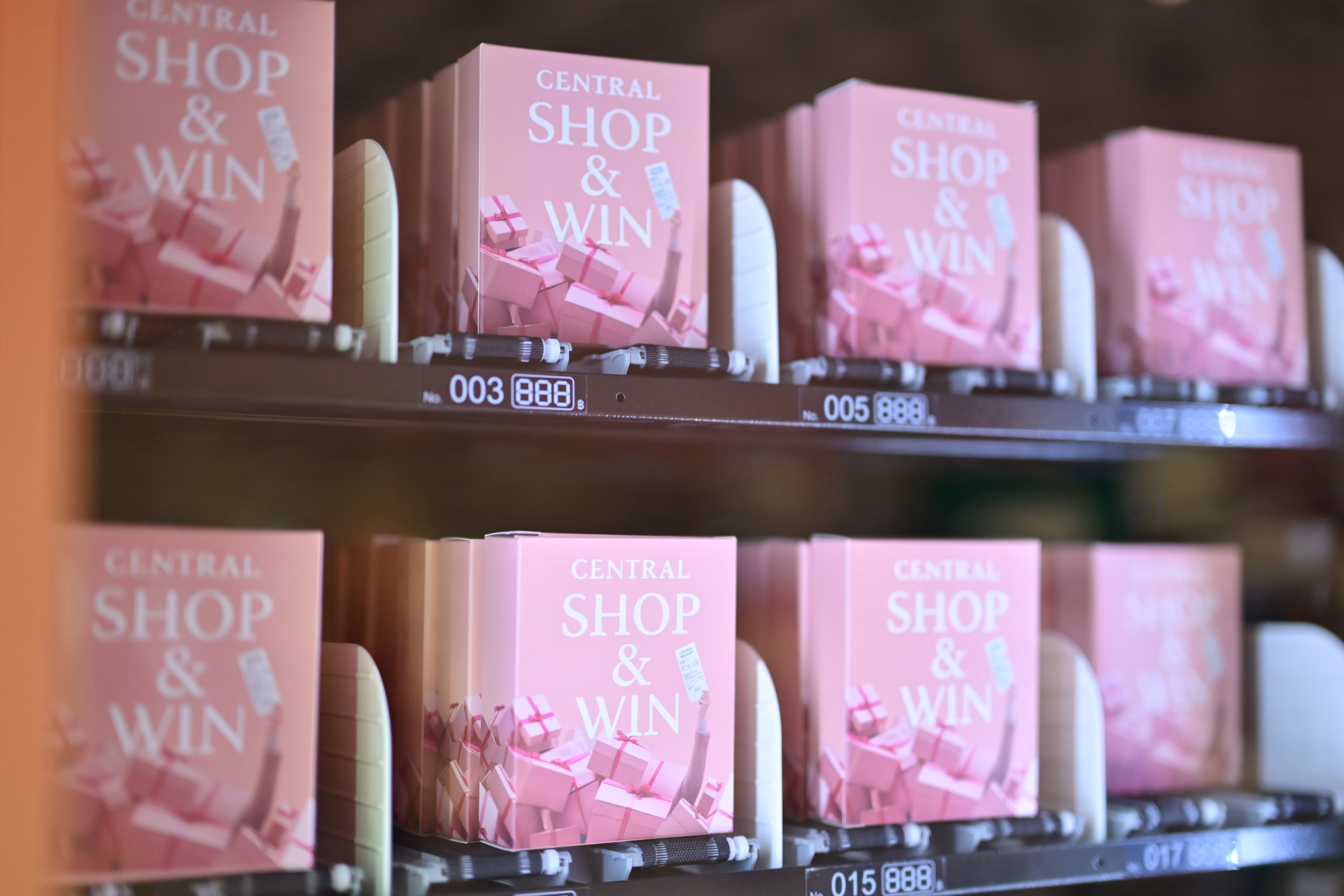 ห้างเซ็นทรัล ผนึกกำลังพันธมิตรยักษ์ใหญ่กว่า 72 แบรนด์ จัดแคมเปญ “shop & Win” ที่สุดแห่งปี แจกสนั่นกว่า 30,000 รางวัล รวมมูลค่ากว่าหลายสิบล้านบาท เอาใจนักช้อปทั่วโลก