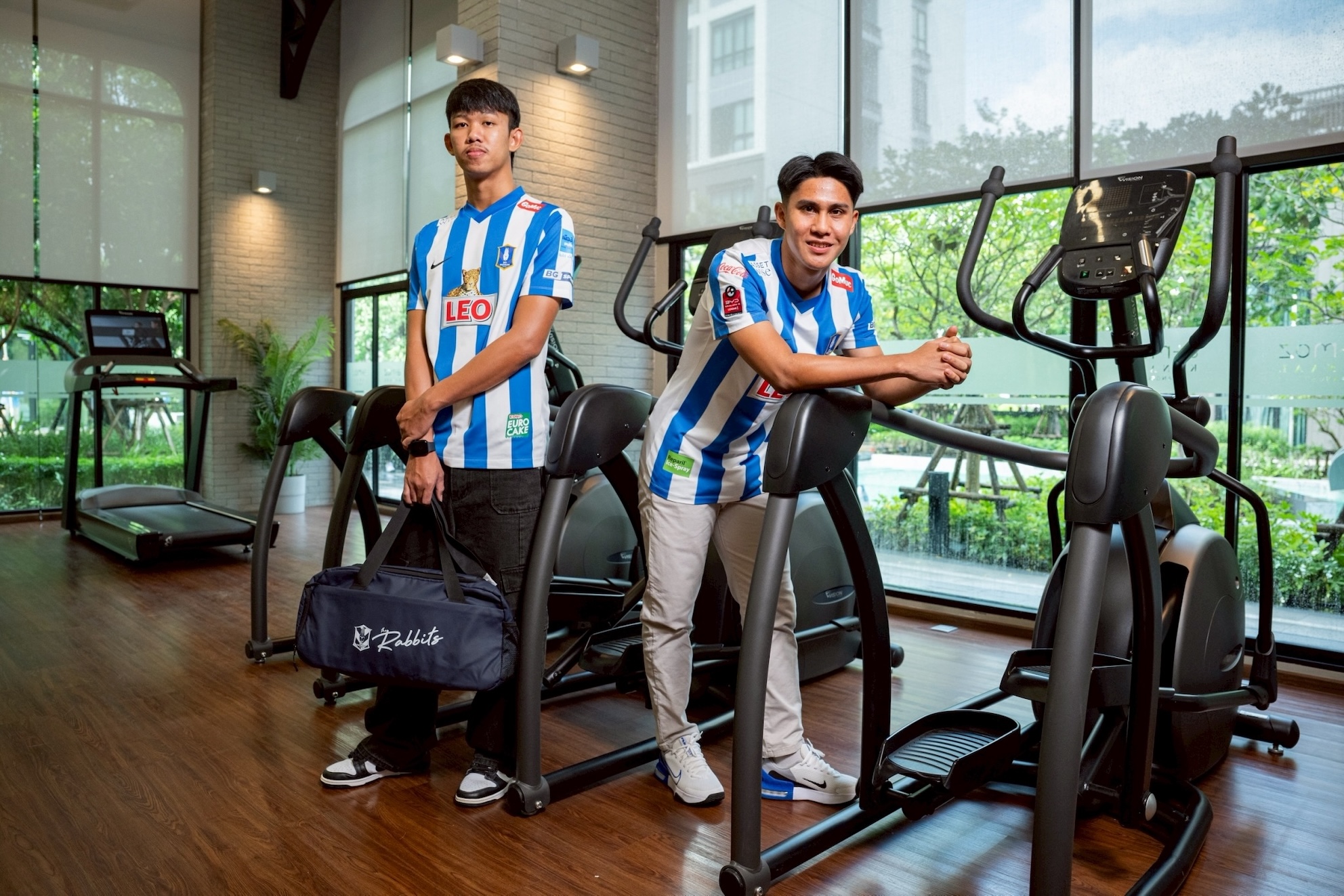 “แอสเซทไวส์” หนุนฝันนักเตะดาวรุ่งแนวหน้าทีม “บีจี ปทุม ยูไนเต็ด” มอบคอนโดฯ พักฟรี 1 ปีเต็มย่านรังสิต ทำเลใกล้สนามชาร์จพลังให้ซ้อมเต็มร้อย