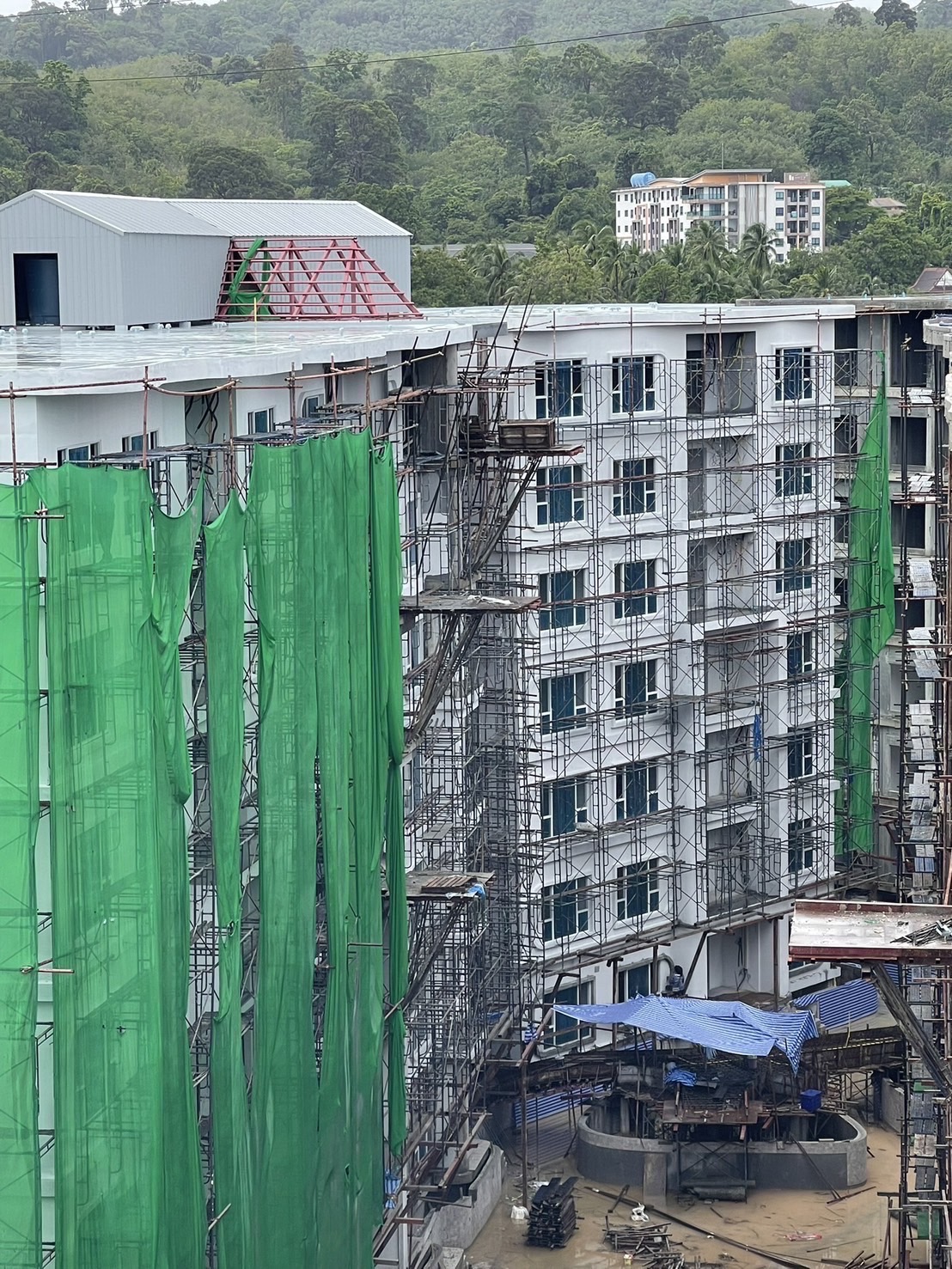 “ร่มโพธิ์ พร็อพเพอร์ตี้” (title) ฉลองจบงานก่อสร้างชั้นดาดฟ้า และโครงสร้างสระว่ายน้ำบนชั้นดาดฟ้า คอนโด “เดอะ ไทเทิล เซเรนิตี้ ในยาง” มั่นใจเตรียมส่งมอบในไตรมาส1/2569