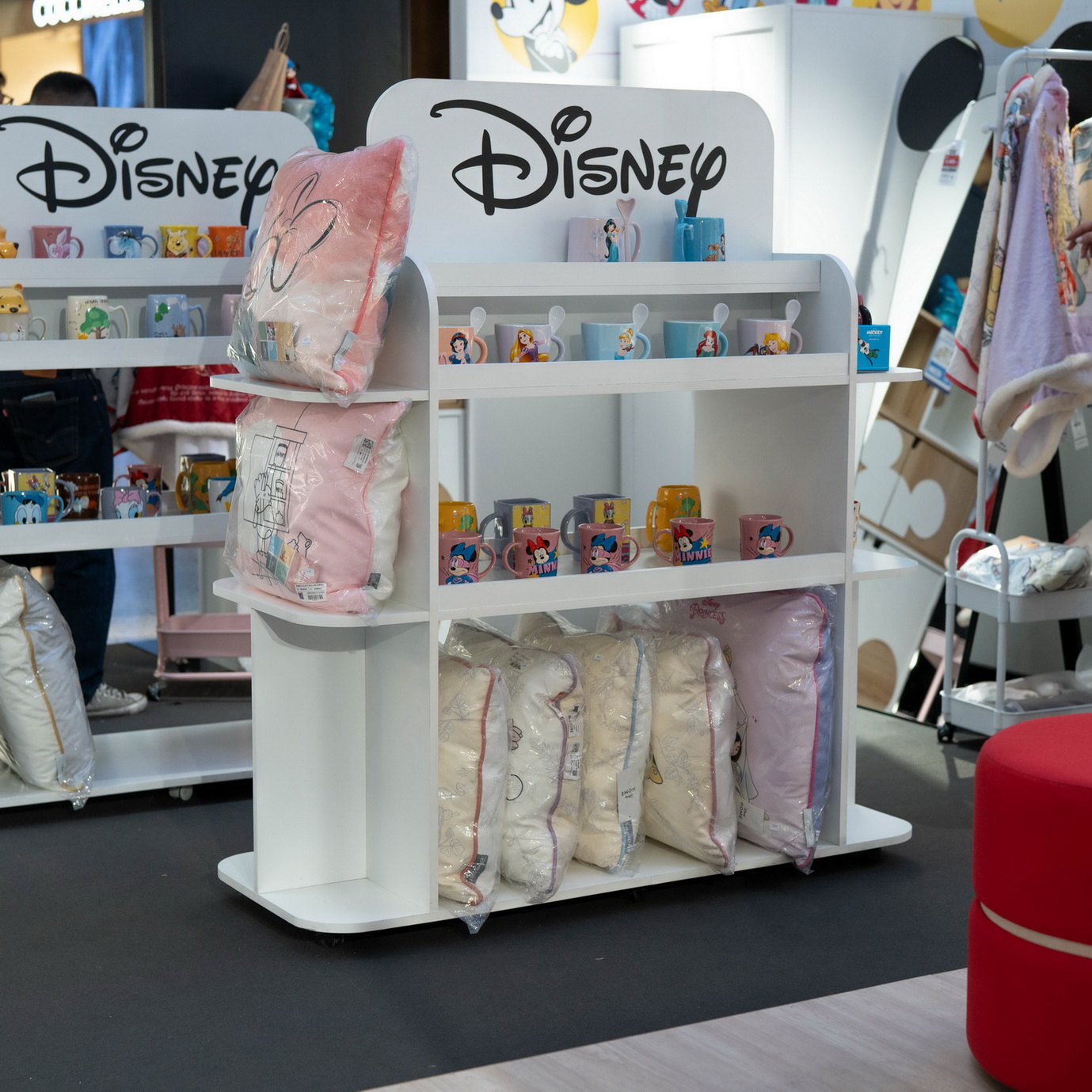 4 7 ก.ย. นี้ เอสบี ดีไซน์สแควร์ เนรมิตบูธ “disney Home” สุดอลัง ในงาน “disney Toy Expo Thailand 2025” พบของแต่งบ้านดิสนีย์ลิขสิทธิ์แท้ ที่จะเปลี่ยนทุกมุมบ้านให้เต็มไปด้วยความมหัศจรรย์
