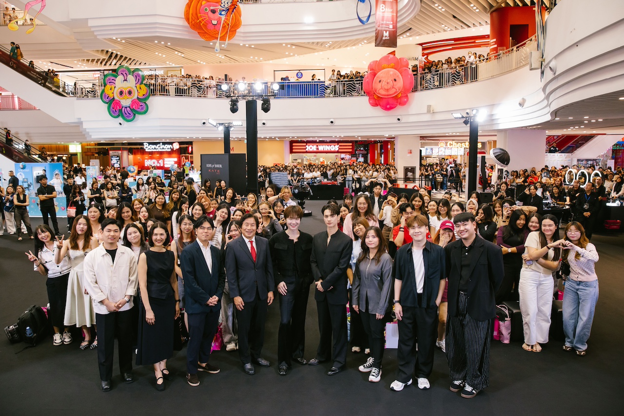 “kate ร่วมกับ Eveandboy และ เดอะมอลล์ไลฟ์สโตร์ บางกะปิ จัดงาน ‘lights On Shadow’ Event นำทีม Brand Muse ‘ตู–ต้นตะวัน’ เผยสไตล์อันเป็นเอกลักษณ์ Cool & Sharp พร้อมอินฟลูเอนเซอร์ชื่อดัง เก่ง–น้ำปิง, มาร์ค และจัมโม่ ตอกย้ำกลยุทธ์เจาะ Gen Z กับกิจกรรมเอ็กซ์คลูซีฟเพียบ!”