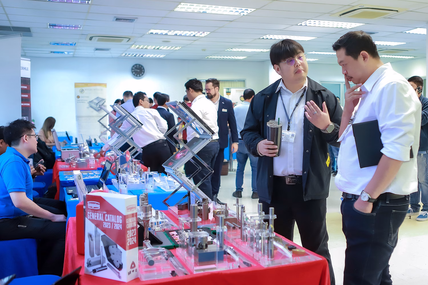 เปิดเวทีสัมมนา 5 Axis Seminar 2025 ยกระดับมาตรฐานการผลิตชิ้นส่วนไทย เผยอุตสาหกรรมผลิตชิ้นส่วนเร่งปรับตัวรับการผลิตป้อนอุตสาหกรรมอนาคต ด้านภาครัฐร่วมอัดมาตรการภาษีหนุนลงทุนเทคโนโลยี เครื่องจักรอัตโนมัติ