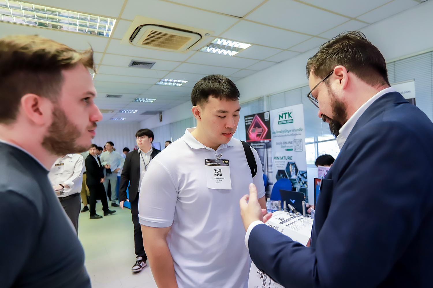 เปิดเวทีสัมมนา 5 Axis Seminar 2025 ยกระดับมาตรฐานการผลิตชิ้นส่วนไทย เผยอุตสาหกรรมผลิตชิ้นส่วนเร่งปรับตัวรับการผลิตป้อนอุตสาหกรรมอนาคต ด้านภาครัฐร่วมอัดมาตรการภาษีหนุนลงทุนเทคโนโลยี เครื่องจักรอัตโนมัติ