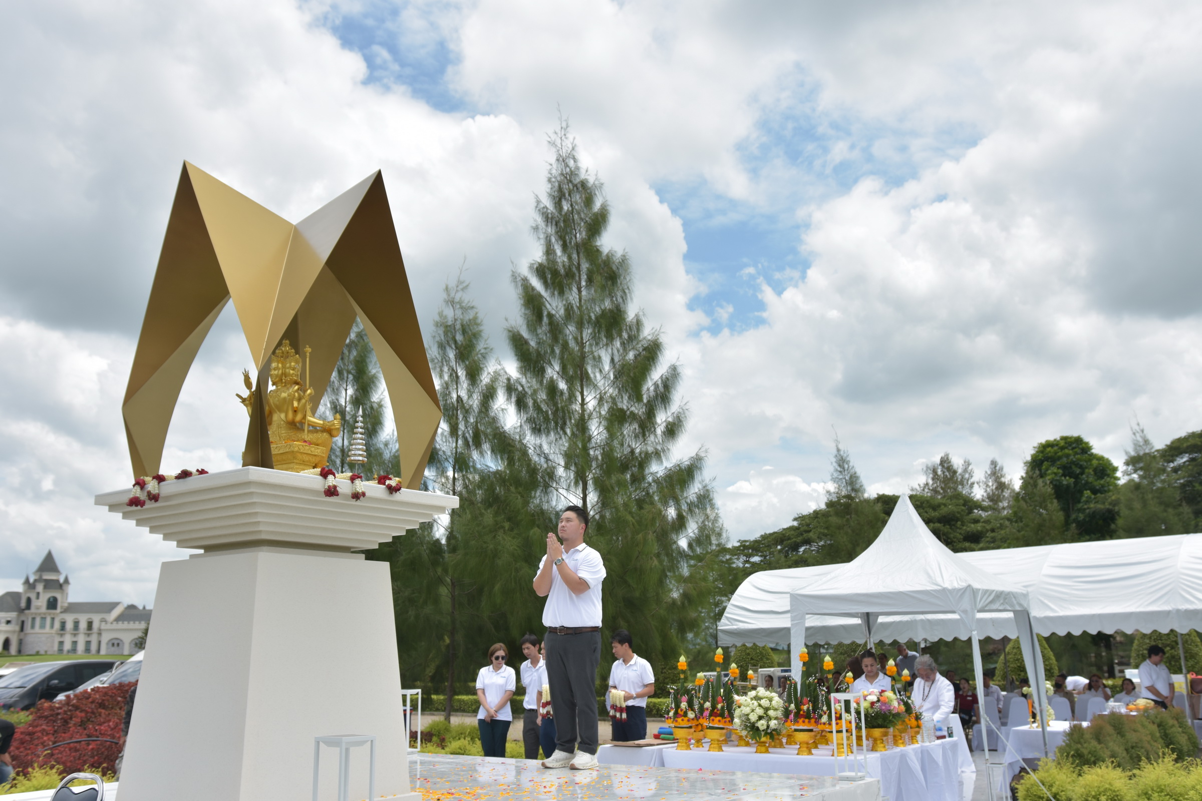 “สเตลล่า”ถือฤกษ์ดีจัดพิธีบวงสรวงตั้งศาลพระพรหม โครงการสเตลล่าโอโซน เขาใหญ่ เตรียมรับกิจกรรมใหญ่ปลายปี