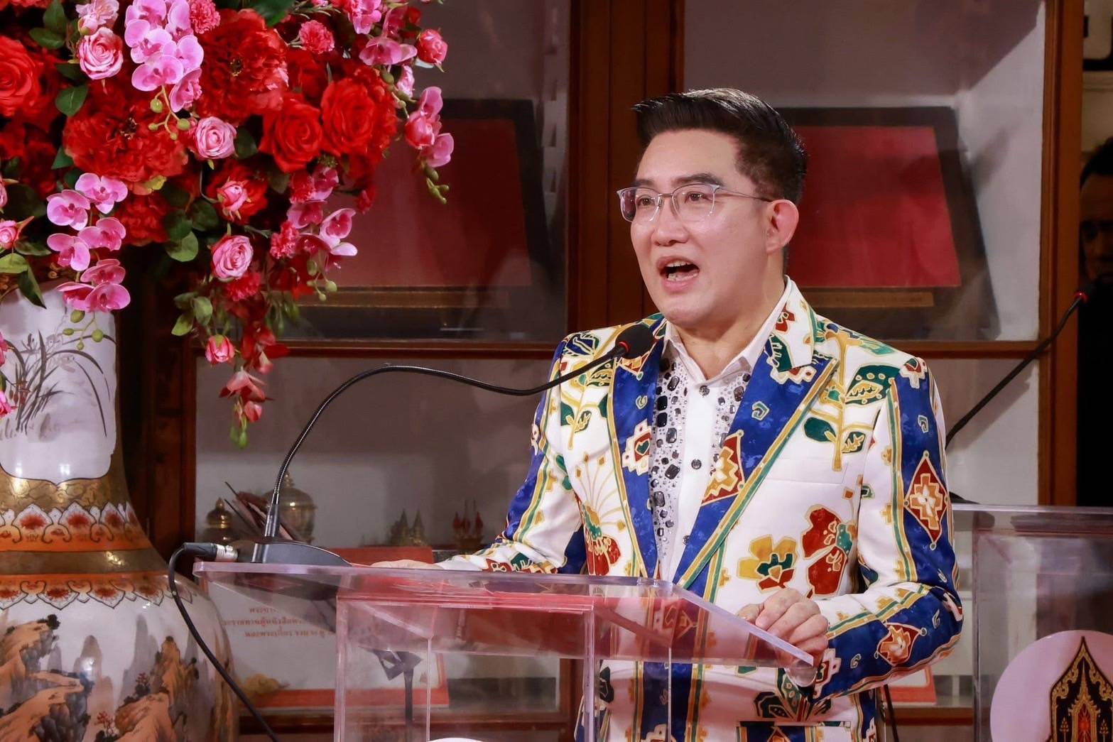 วธ. ททท. ร่วมกับ เอส แอนด์ พี ซินดิเคท จำกัด (มหาชน) จัดงานไหว้พระจันทร์ 2568 โดยมี อ.คฑา ชินบัญชร พรีเซ็นเตอร์เที่ยวไทยรับพลังบวก เที่ยวไทยสายศรัทธา นำไหว้พระจันทร์ พร้อมร่วมตัดขนมไหว้พระจันทร์ใหญ่ที่สุดในโลก ประจำปี 2568 ณ มณฑลพิธี มูลนิธิเทียนฟ้า กรุงเทพฯ