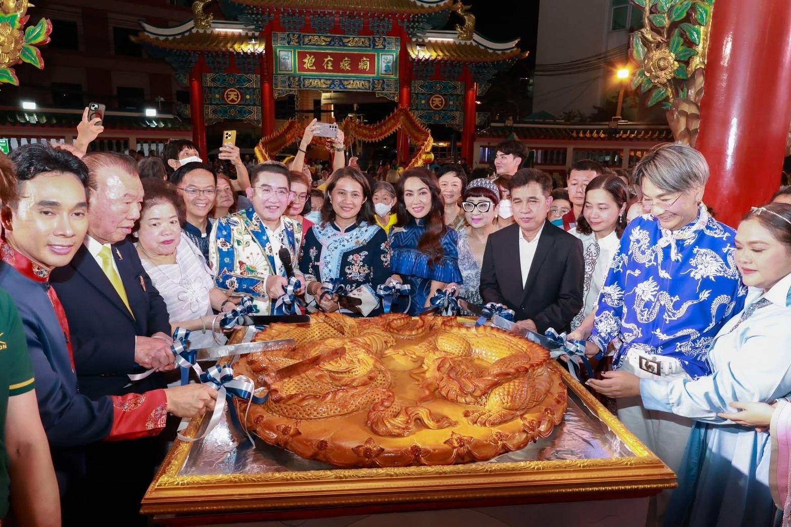 วธ. ททท. ร่วมกับ เอส แอนด์ พี ซินดิเคท จำกัด (มหาชน) จัดงานไหว้พระจันทร์ 2568 โดยมี อ.คฑา ชินบัญชร พรีเซ็นเตอร์เที่ยวไทยรับพลังบวก เที่ยวไทยสายศรัทธา นำไหว้พระจันทร์ พร้อมร่วมตัดขนมไหว้พระจันทร์ใหญ่ที่สุดในโลก ประจำปี 2568 ณ มณฑลพิธี มูลนิธิเทียนฟ้า กรุงเทพฯ