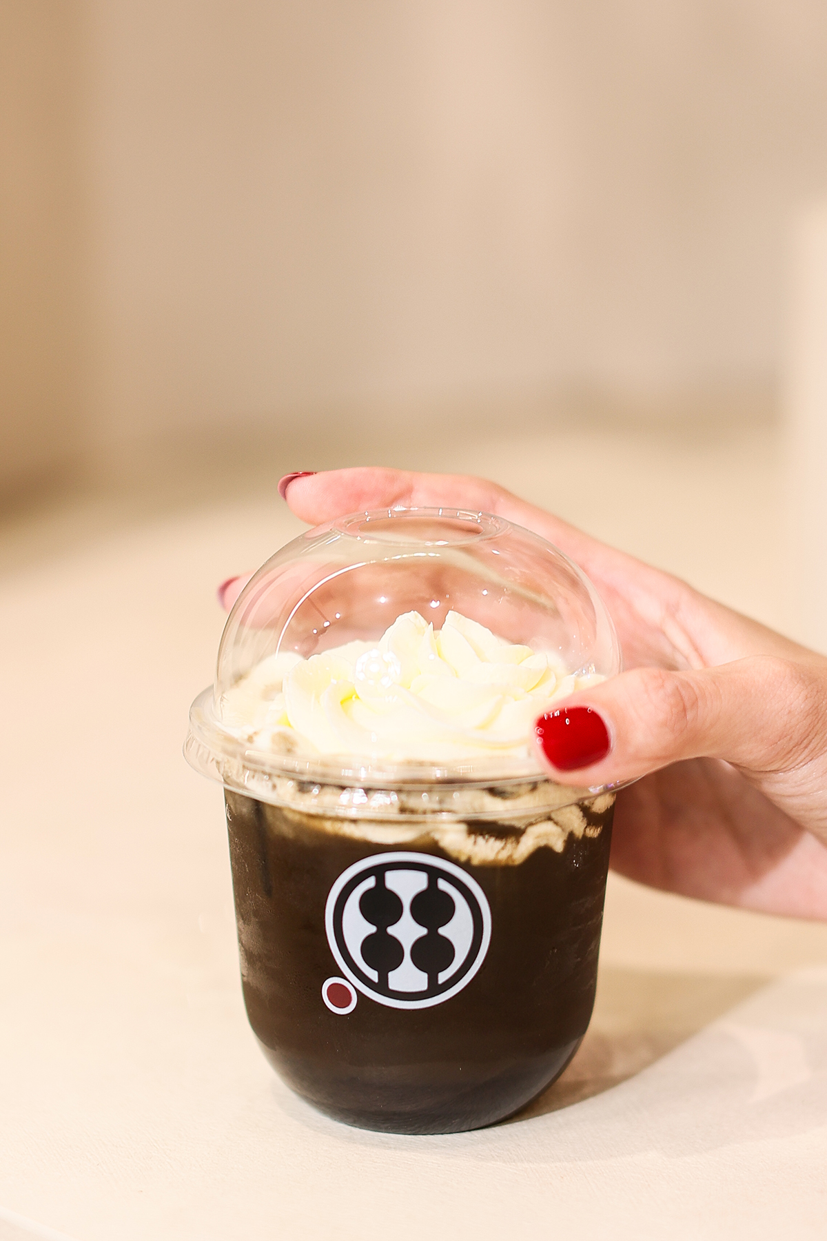 เมกาบางนา เสิร์ฟความอร่อยต้อนรับฮาโลวีนในแคมเปญ “mega Trick Or Drink” แลกรับฟรี! เมนูเครื่องดื่มสุดพิเศษจาก 12 ร้านคาเฟ่ชั้นนำ วันนี้ – 31 ต.ค. 68 ที่ศูนย์การค้าเมกาบางนา