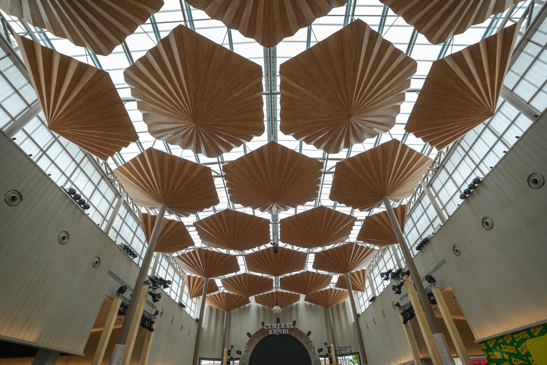 First Look “เซ็นทรัล กระบี่” แลนด์มาร์กใหม่แห่งอันดามัน ศูนย์การค้าที่ผสานดีไซน์ยั่งยืนกับธรรมชาติอย่างลงตัว ก่อนเปิดจริง 24 ต.ค. นี้