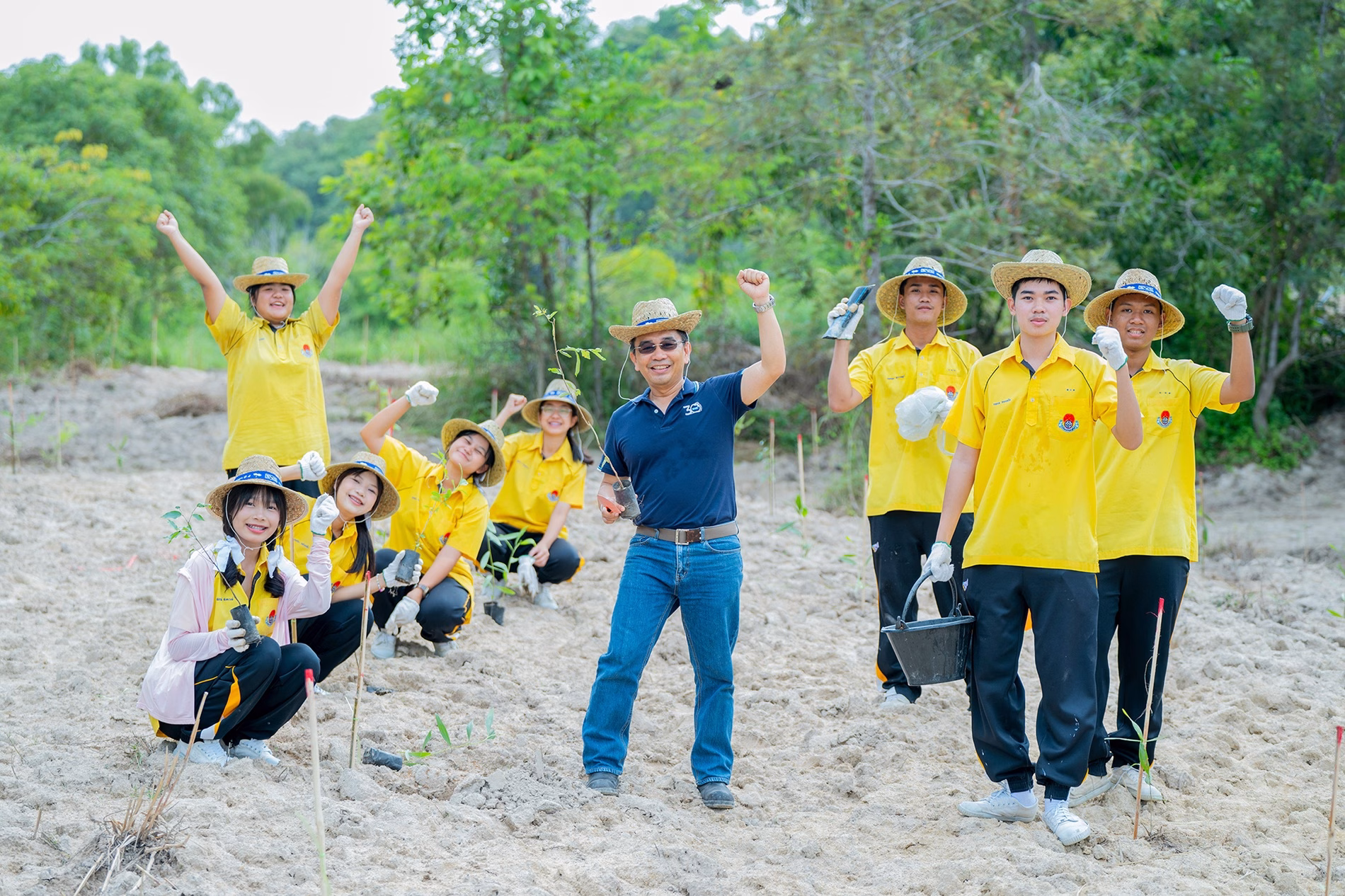 Sys นำทัพภาคีเครือข่าย สร้างเกราะป้องกันไฟป่า ฟื้นฟู รักษาป่าต้นน้ำ ร่วมปลูกต้นกล้ากว่า 6,000 ต้น ลงรากสร้างอนาคตโลกสวย น้ำใส ไร้ควันไฟป่า