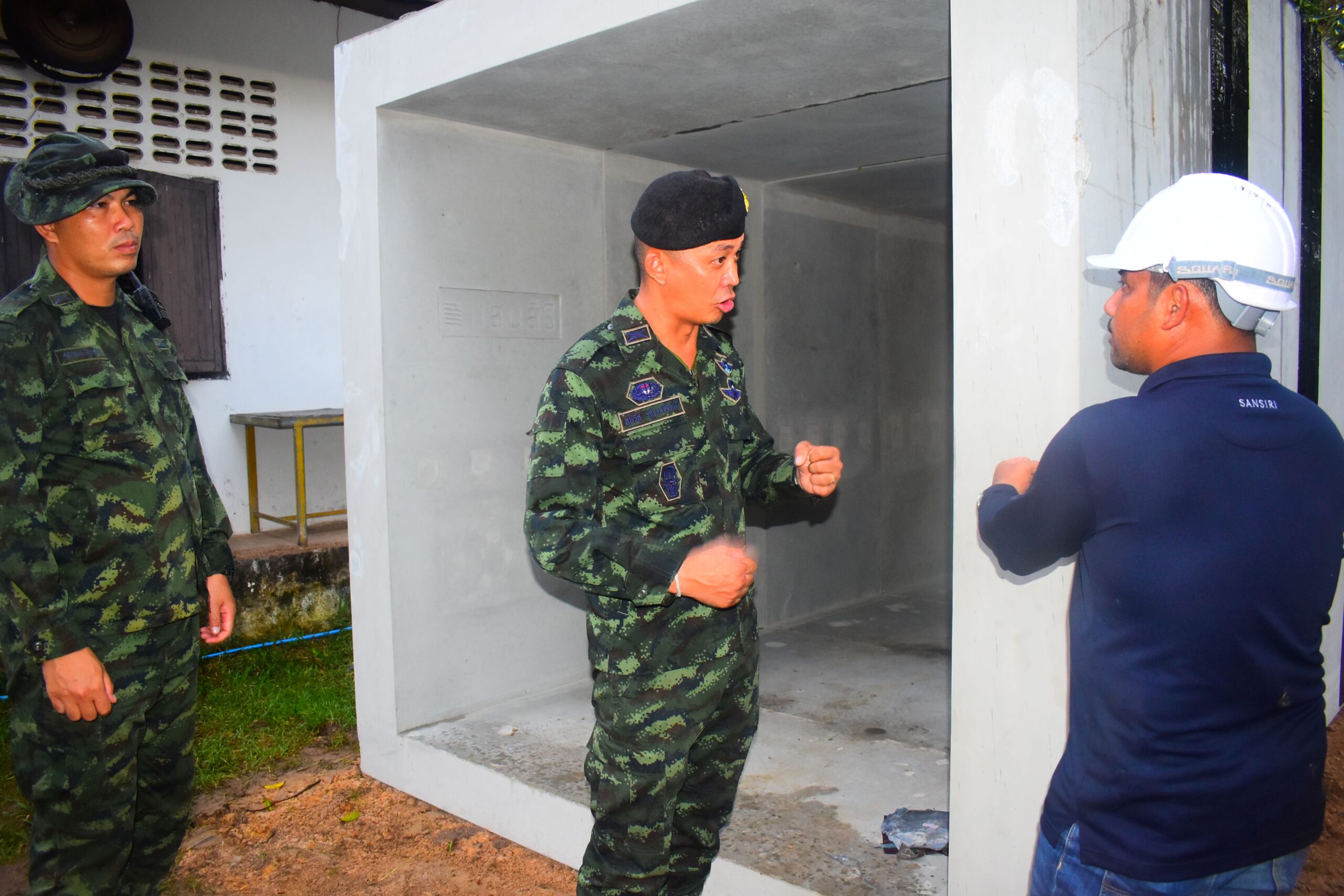 แสนสิริ อาสา “ร่วมปกป้องทหารด่านหน้า” ติดตั้งบังเกอร์นวัตกรรม เสริมแกร่งชายแดนศรีสะเกษ อุบลฯ ตอกย้ำแนวคิดมุ่งสร้างทุกวันให้ยั่งยืน เพื่อสังคมที่ดี ชุมชนแข็งแรง