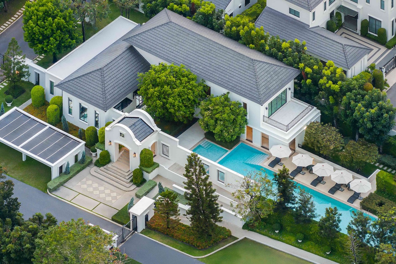 เปิดพอร์ต “เซ็นทรัลพัฒนา เรซซิเด้นซ์” 11 ปี 51 โครงการ 6.57 หมื่นล้าน ประกาศรุกตลาดแนวราบในกรุงเทพฯ มูลค่ารวมกว่า 2.5 หมื่นล้าน ครบทุกเซ็กเมนต์ ด้วย 4 แบรนด์ “นิยาม นิรดา นินญา นิรติ” ตอกย้ำคุณภาพทุกมิติ สะท้อนมาตรฐาน “บ้านเซ็นทรัล”