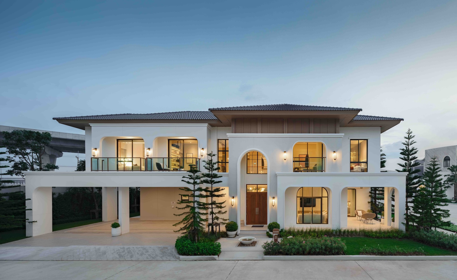 เปิดพอร์ต “เซ็นทรัลพัฒนา เรซซิเด้นซ์” 11 ปี 51 โครงการ 6.57 หมื่นล้าน ประกาศรุกตลาดแนวราบในกรุงเทพฯ มูลค่ารวมกว่า 2.5 หมื่นล้าน ครบทุกเซ็กเมนต์ ด้วย 4 แบรนด์ “นิยาม นิรดา นินญา นิรติ” ตอกย้ำคุณภาพทุกมิติ สะท้อนมาตรฐาน “บ้านเซ็นทรัล”