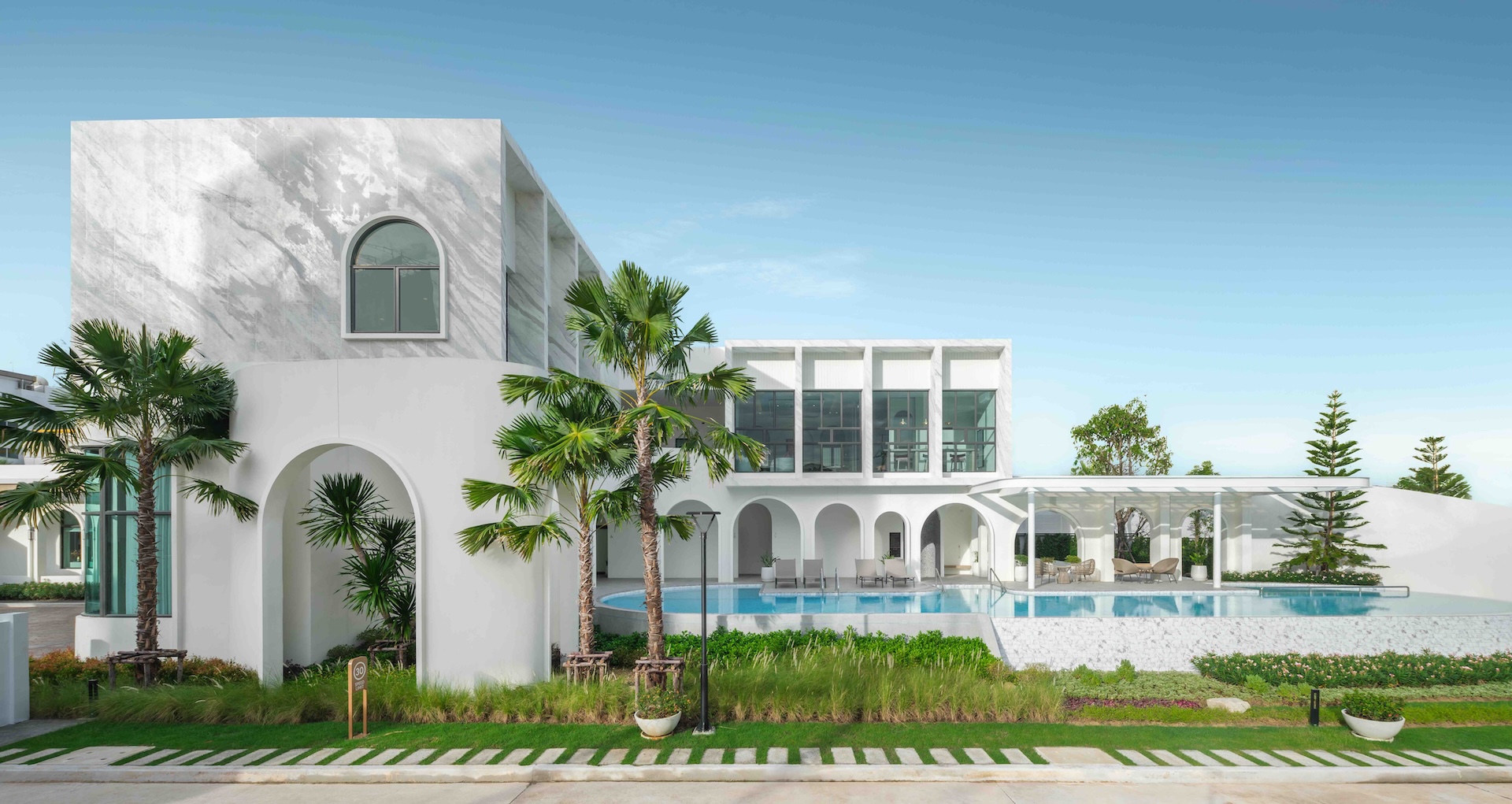 เปิดพอร์ต “เซ็นทรัลพัฒนา เรซซิเด้นซ์” 11 ปี 51 โครงการ 6.57 หมื่นล้าน ประกาศรุกตลาดแนวราบในกรุงเทพฯ มูลค่ารวมกว่า 2.5 หมื่นล้าน ครบทุกเซ็กเมนต์ ด้วย 4 แบรนด์ “นิยาม นิรดา นินญา นิรติ” ตอกย้ำคุณภาพทุกมิติ สะท้อนมาตรฐาน “บ้านเซ็นทรัล”